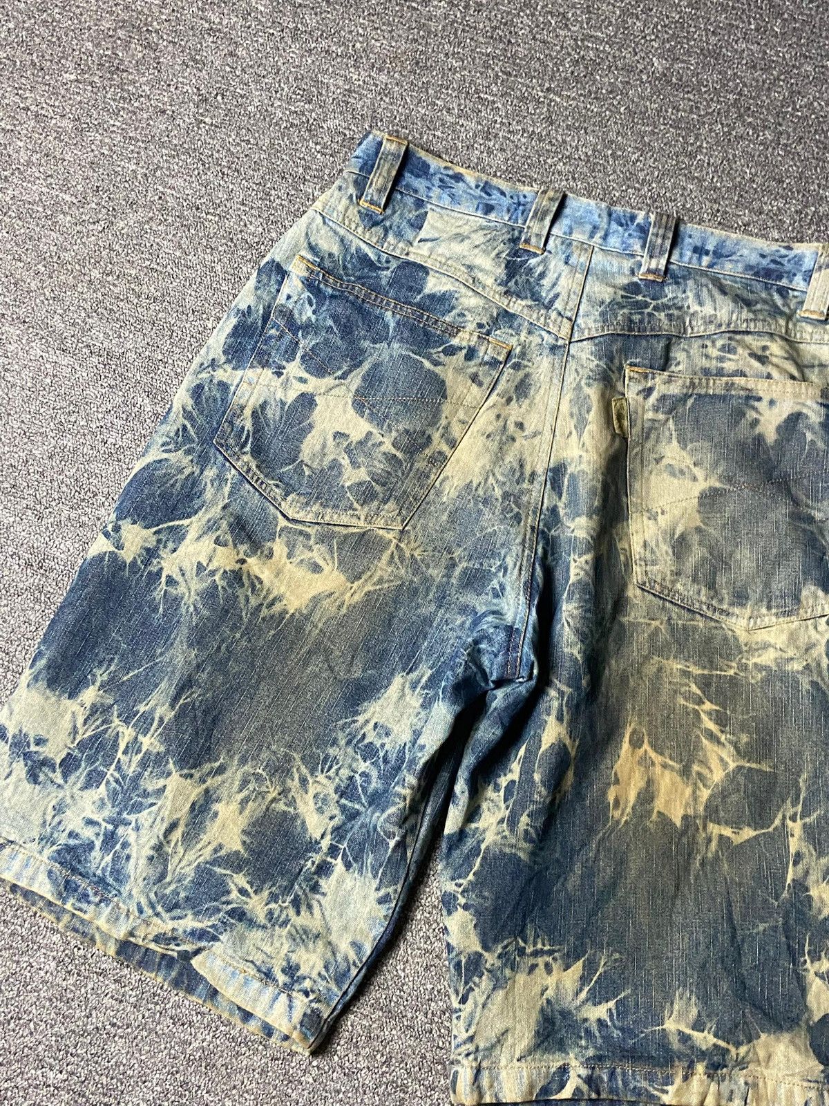 Japanese Brand Bear USA Brand Acid Wash Denim Shorts (156) Size US 33 - 2 Thumbnail