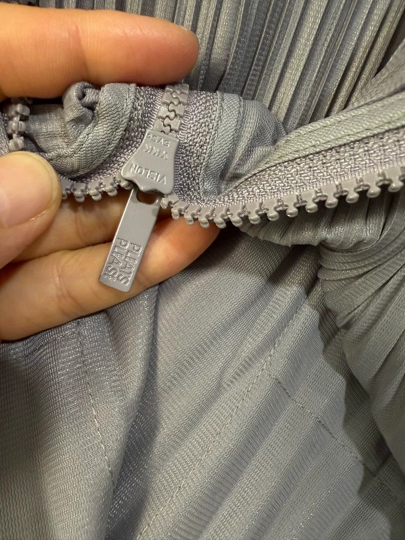 Issey Miyake Issey Miyake size:2 Grey pleated zipper cardigan Size XS / US 0-2 / IT 36-38 - 2 Thumbnail