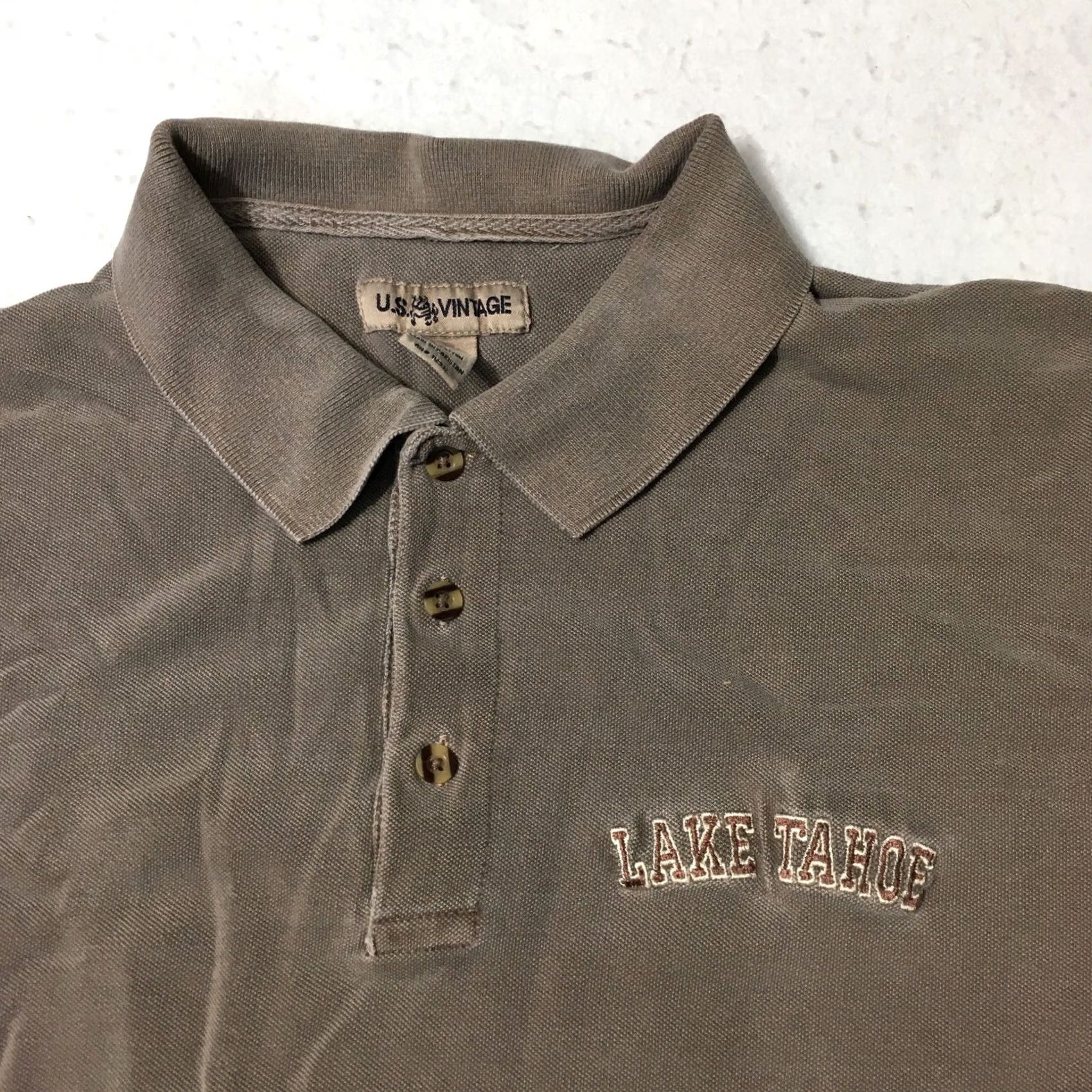 Vintage VINTAGE embroidered Lake Tahoe Polo Shirt Mens XL gray beige us Golf Size US XL / EU 56 / 4 - 2 Thumbnail