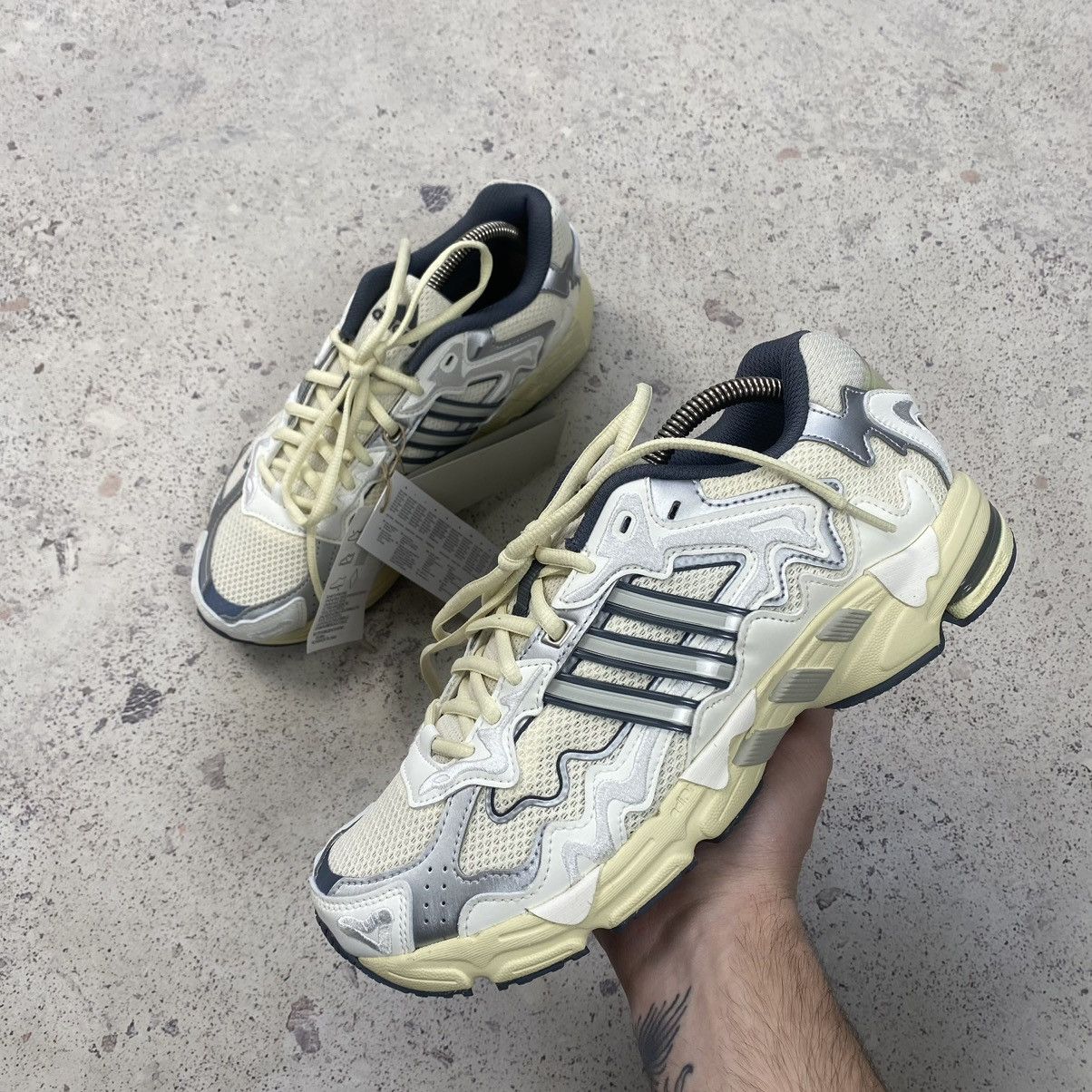 Adidas Adidas × Bad Bunny Responce CL Cream Blokecore y2k Size us7 Size US 7 / EU 40 - 3 Thumbnail