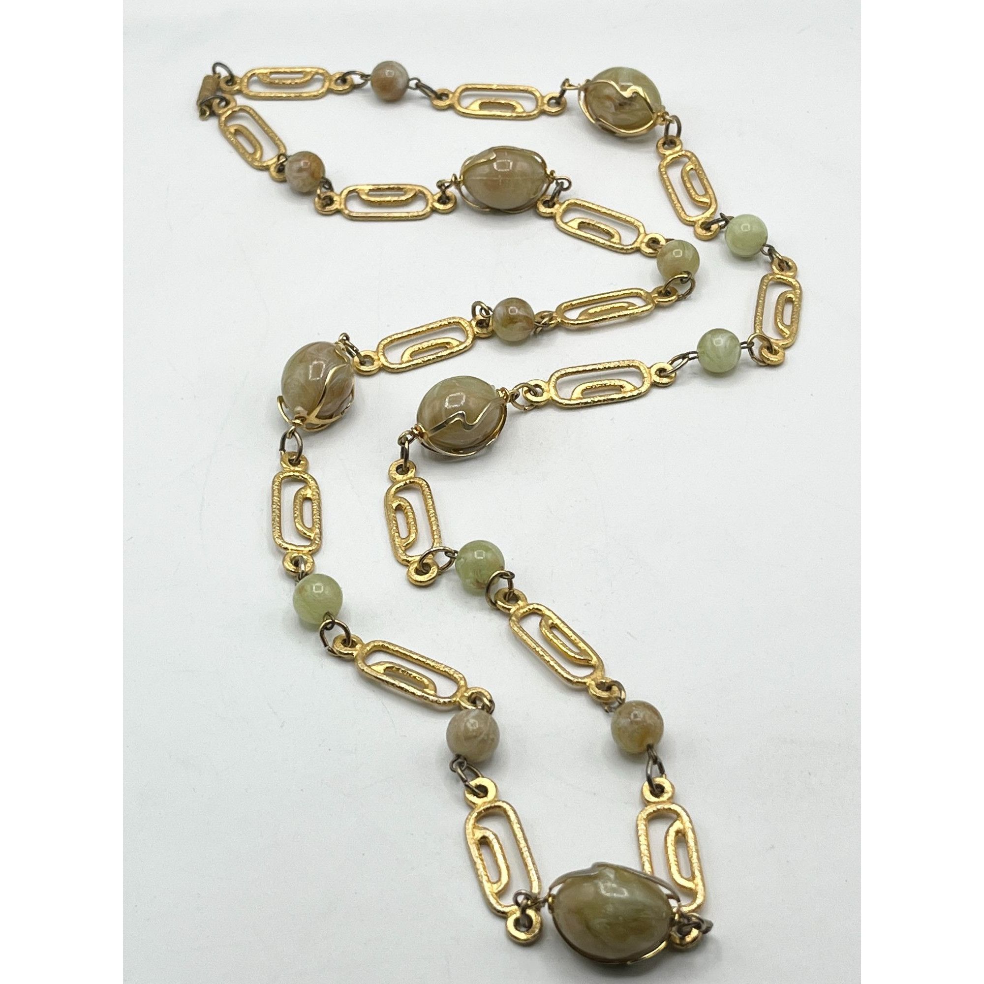 Vintage acrylic stone beaded chain necklace