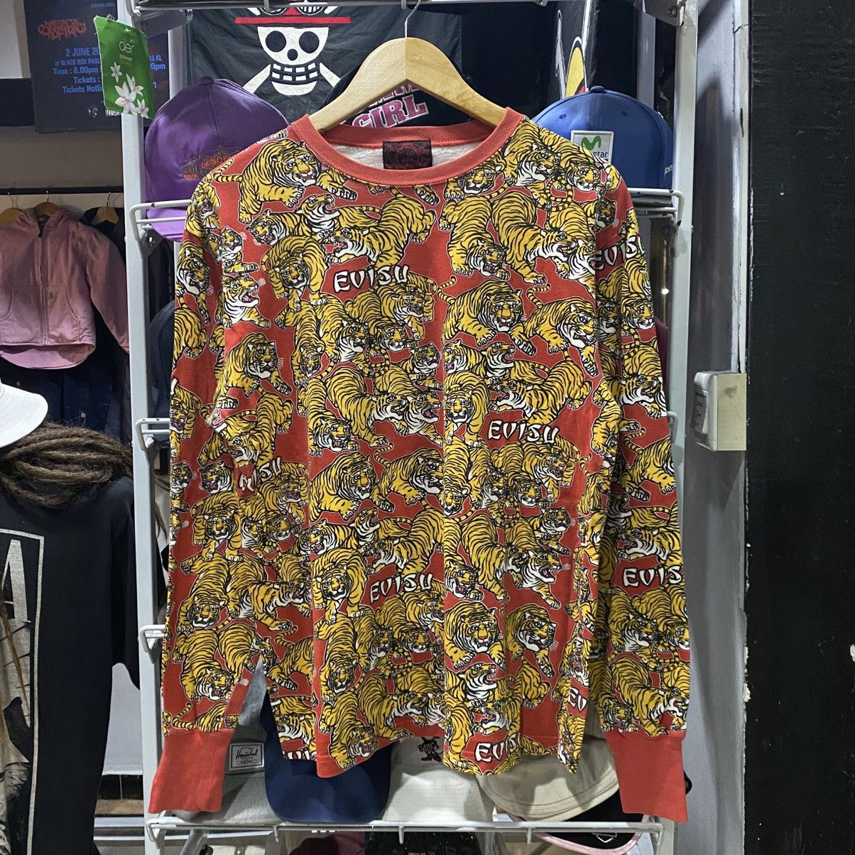 Evisu Rare Vintage Evisu Full Print Tiger Long Sleeve Shirts Size US L / EU 52-54 / 3 - 1 Thumbnail