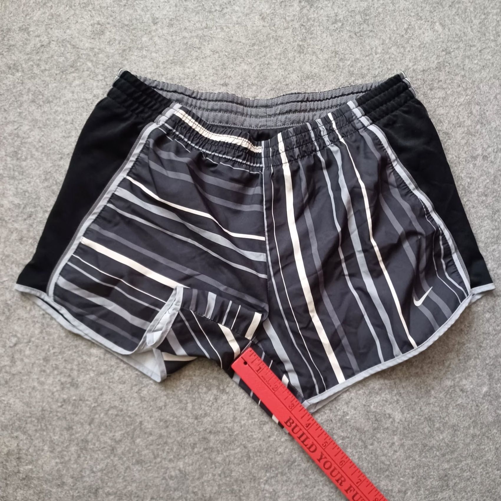 Nike Nike Shorts Womens Small Multicolor Dri-Fit Lined Running Workout Geometric Pattern Athletic Breathable Elastic Waist Size 28" / US 6 / IT 42 - 5 Thumbnail