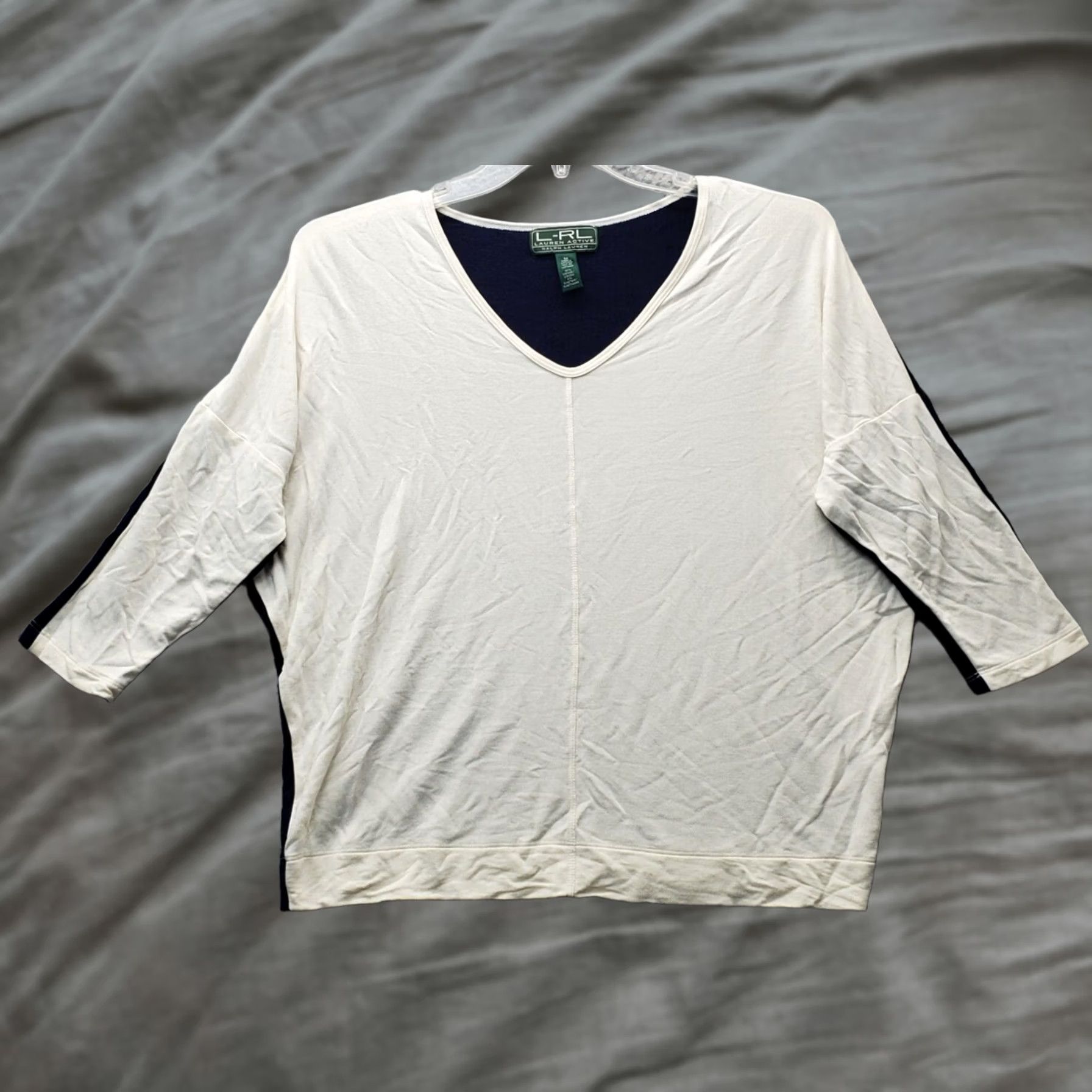 Ralph Lauren Lauren Ralph Lauren T Shirt Womens Medium Two Tone V Neck Pullover Size M / US 6-8 / IT 42-44 - 1 Thumbnail