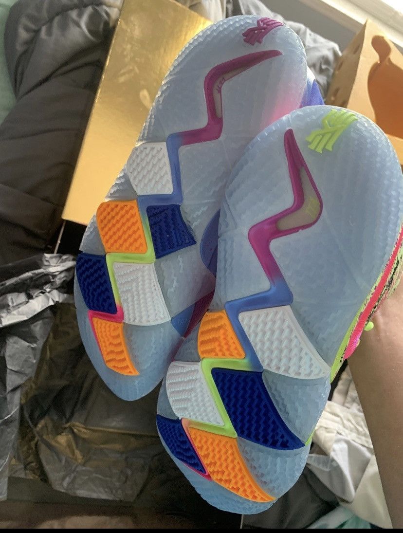 Nike RARE GRAIL Nike Kyrie 4 Confetti SneakEasy Size 10.5 Size US 10.5 / EU 43-44 - 4 Thumbnail
