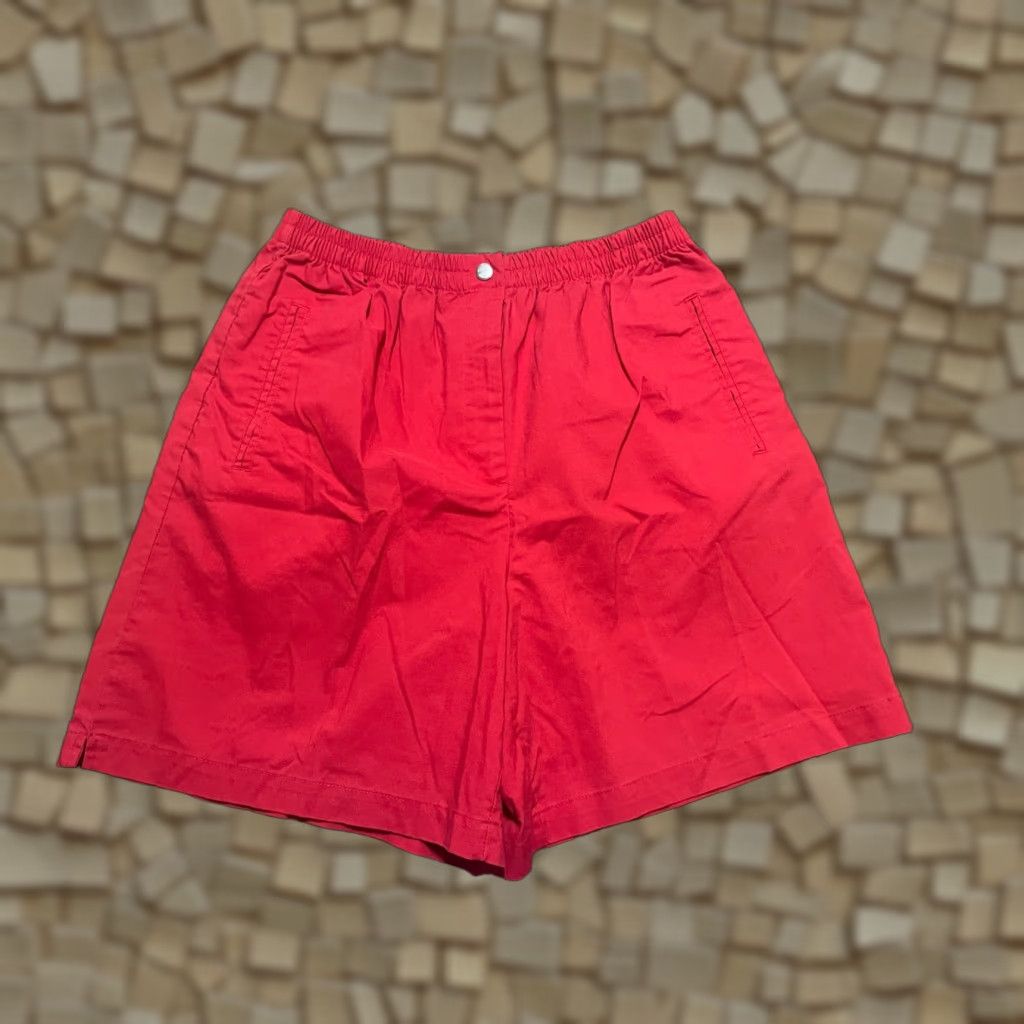 Vintage Karen Scott Shorts Women's Size 10 Red Stretchable Waist Flat Front Casual Chino 7 in Inseam Regular 28 in Waist Size 32" / US 10 / IT 46 - 1 Thumbnail