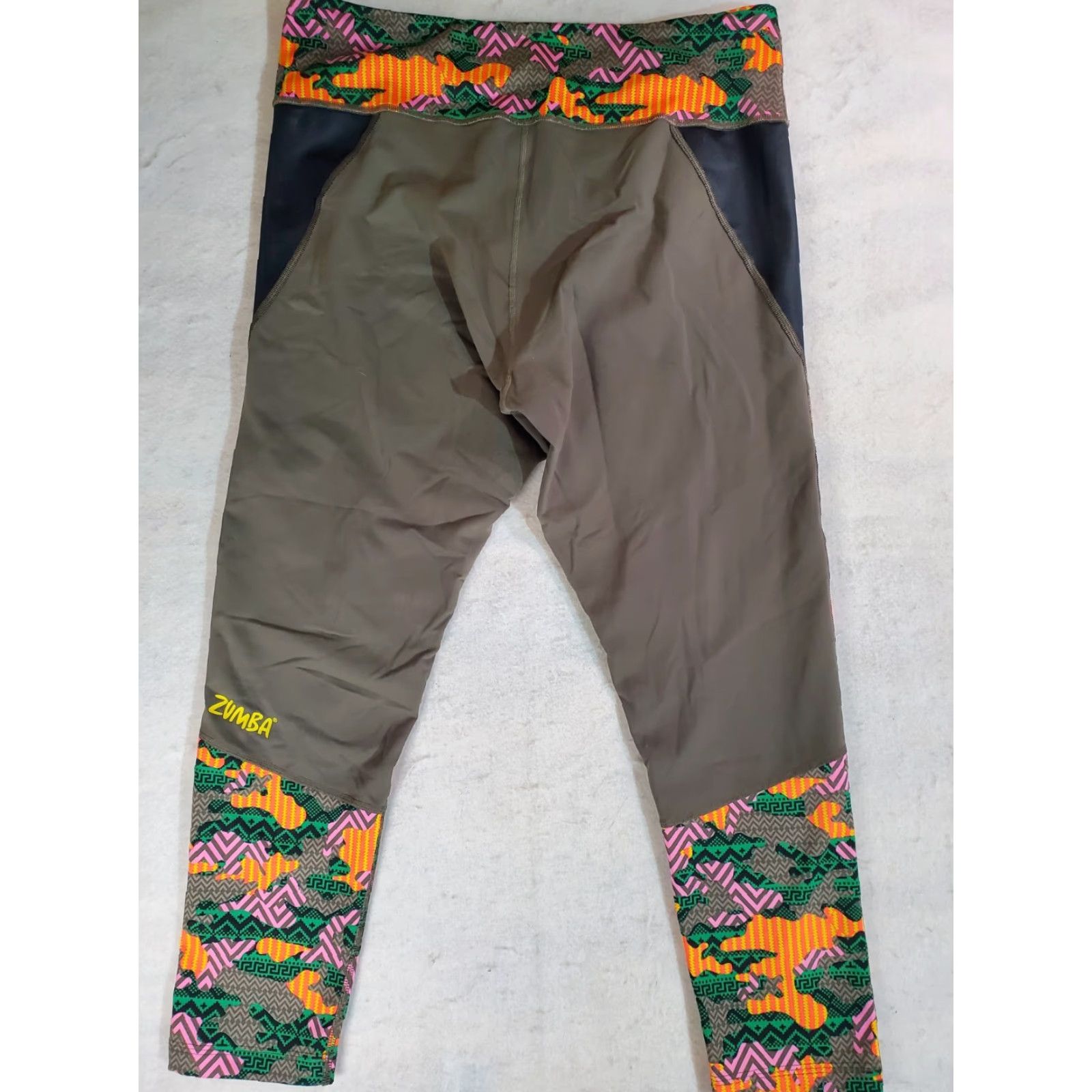 Vintage **Zumba Signature Work Out Leggings Women's Size 2XL Geometric Design** User: Zumba Signature Work Out Leggings Women's Size 2XL Geometric Design Size 40" / US 18 - 4 Thumbnail