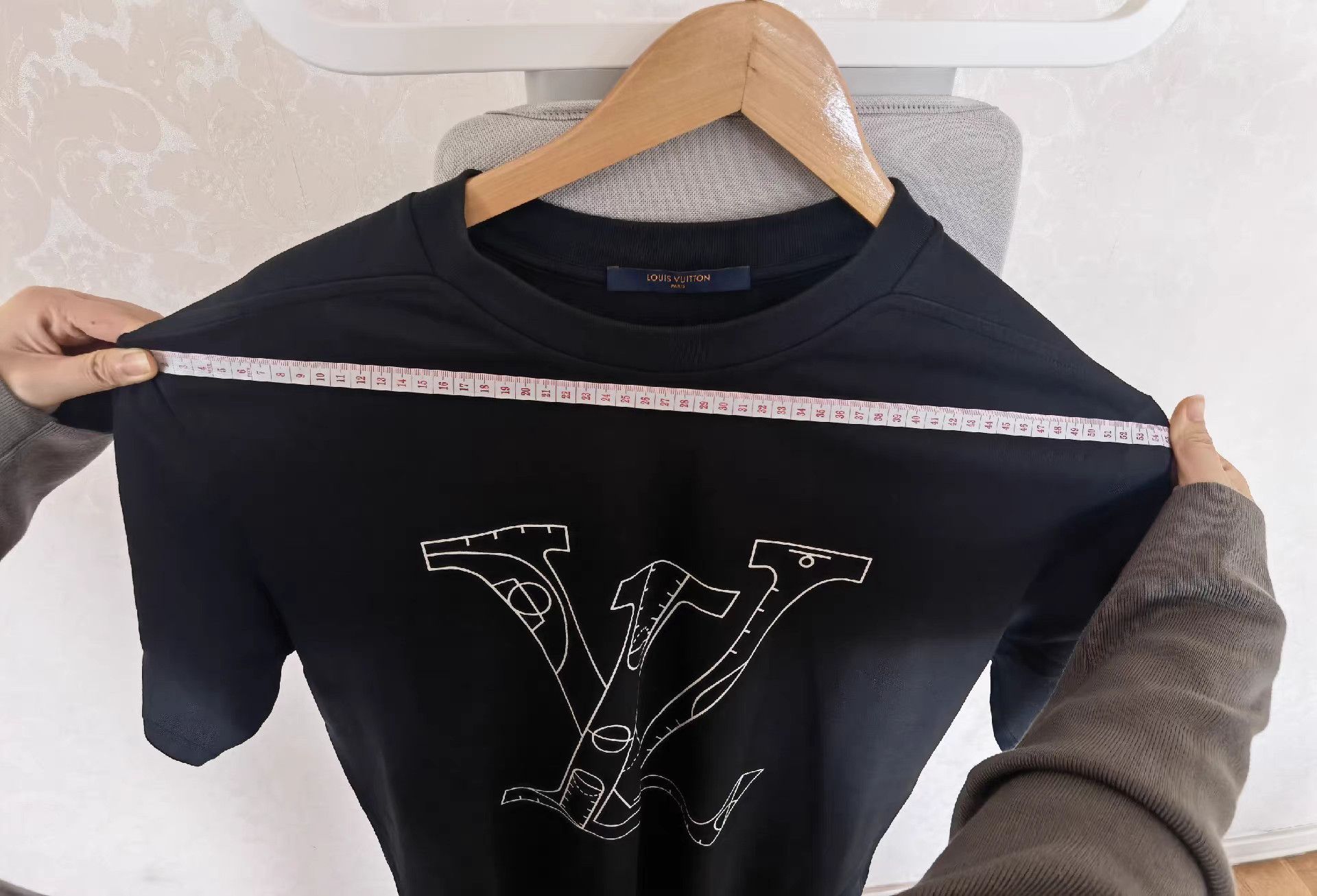 Louis Vuitton LV x NBA T-Shirt K17 Size US L / EU 52-54 / 3 - 4 Thumbnail