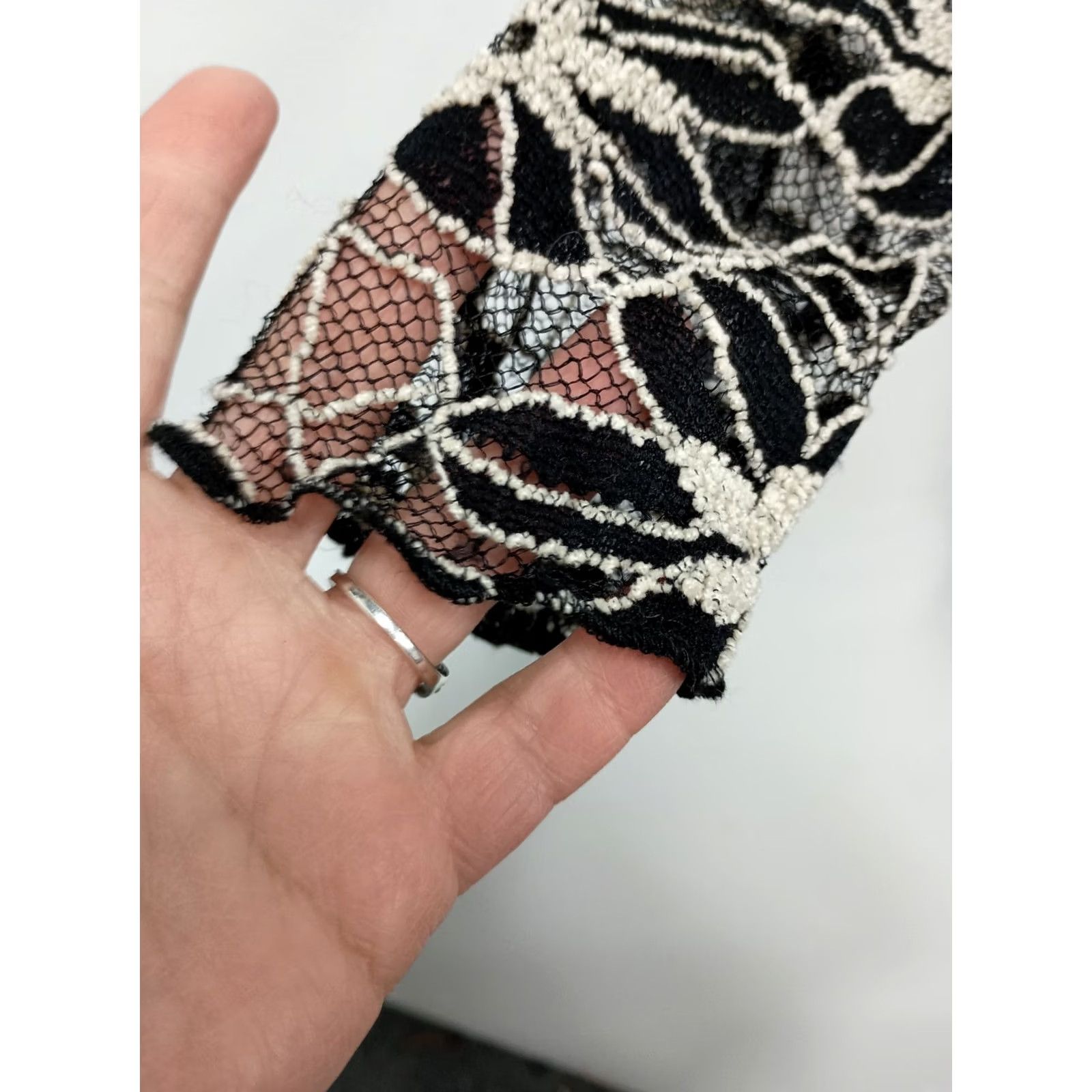Vintage Y2K Young Essence Fairy Grunge Top Womens Large Black White Floral Sheer Lace V-Neck Pullover Long Sleeve Blouse Size L / US 10 / IT 46 - 5 Thumbnail