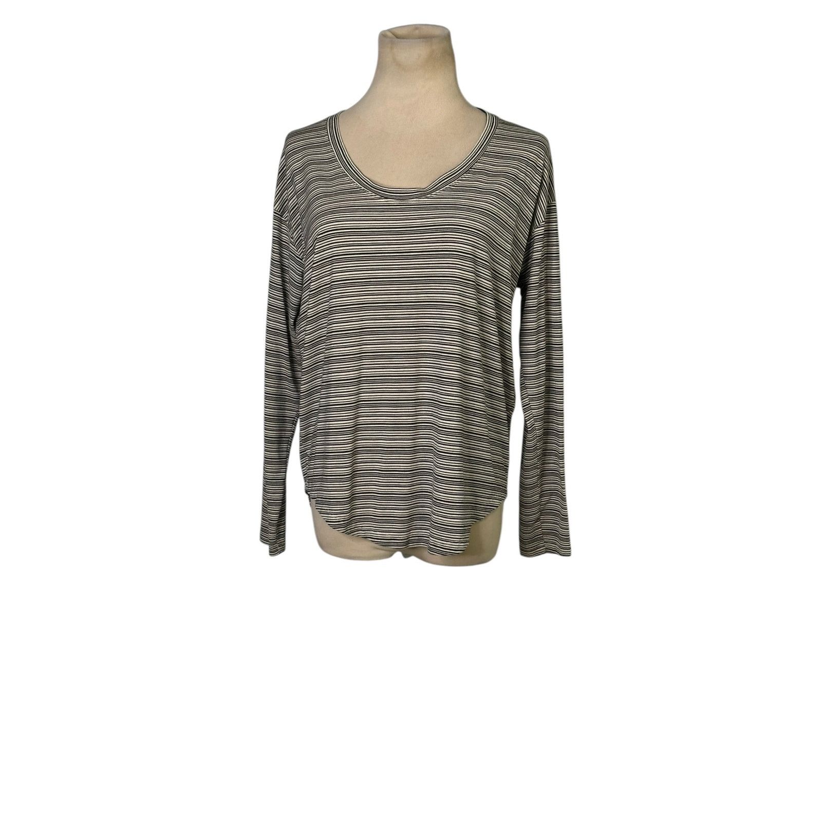 Athleta Athleta black white striped long sleeves t shirt size Small Size S / US 4 / IT 40 - 10 Thumbnail