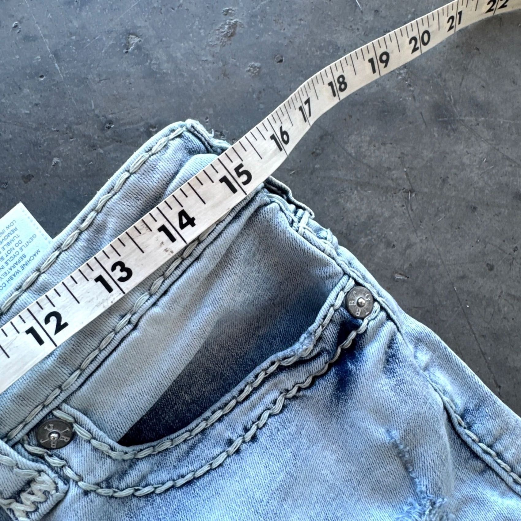 True Religion VINTAGE True Religion Light Weight Cutoff Bermuda Denim Jean Shorts 30 Womens Blue Cut-Off 90s Size 30" / US 8 / IT 44 - 4 Thumbnail