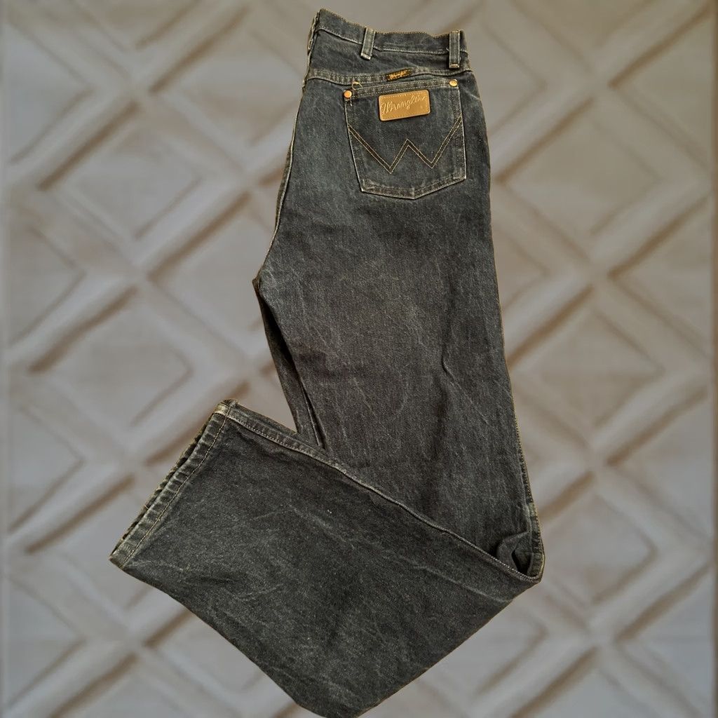 Wrangler Wrangler 13MWZ Jeans Mens 36 x 34 Blue Denim Classic Cowboy Cut Straight Jeans Mexico Size US 36 / EU 52 - 1 Thumbnail