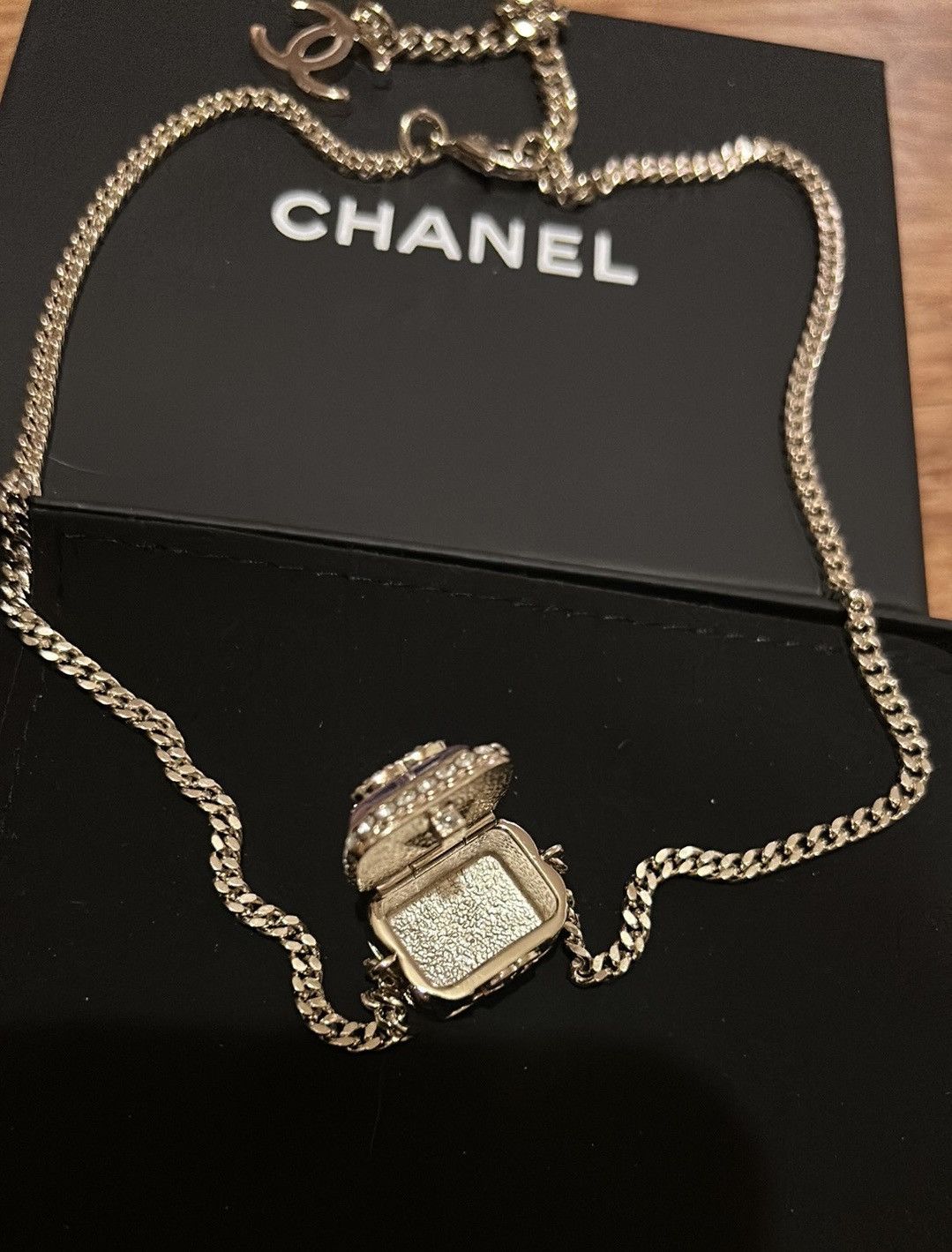 Chanel CHANEL Pink Resin Crystal CC Cuboid Openable Box Necklace Size ONE SIZE - 4 Thumbnail