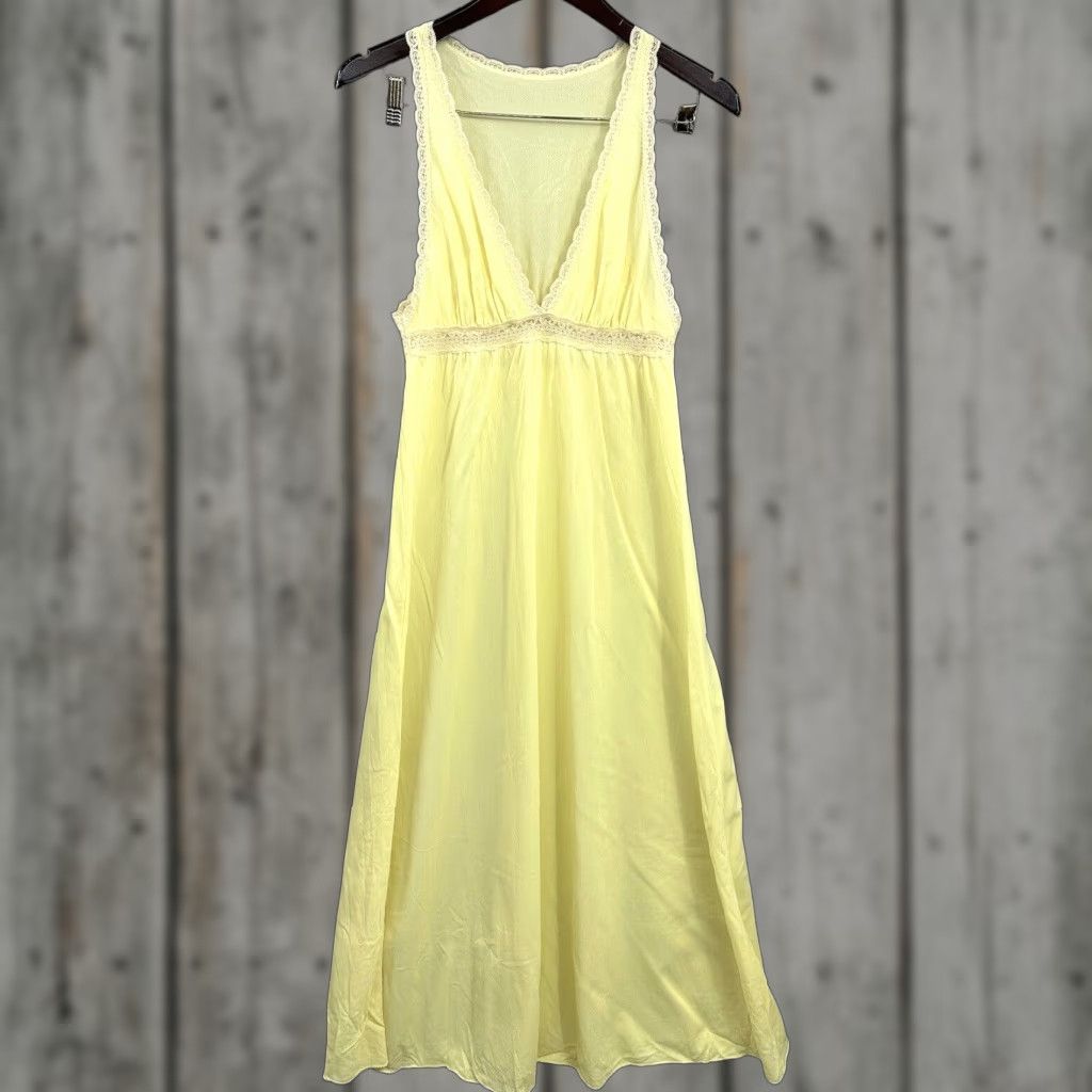 Vintage VINTAGE Miss Elaine Nightgown Womens Small Yellow Retro Plunge 1960s Nylon Cottagecore Size ONE SIZE - 1 Thumbnail