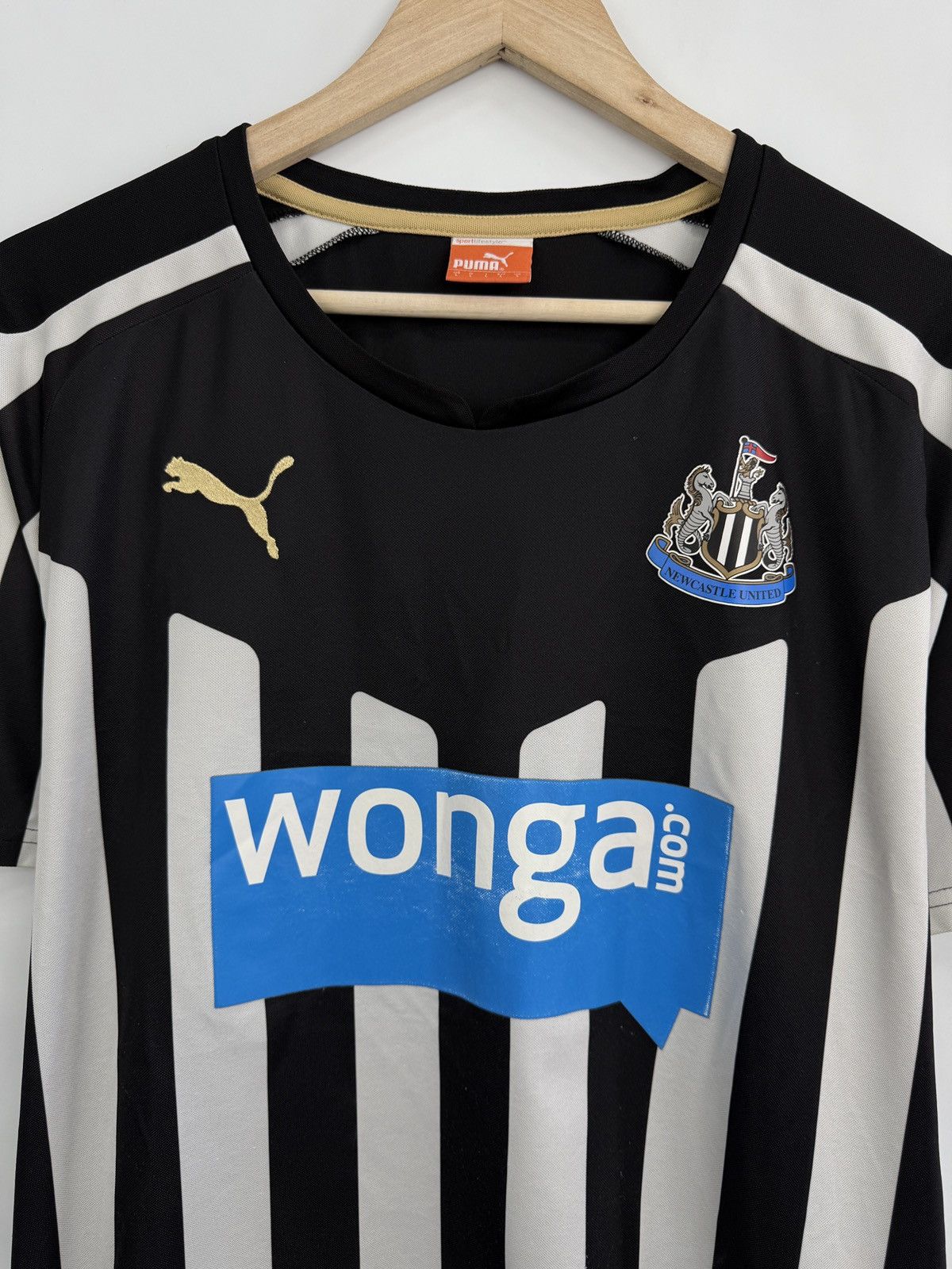 Puma 🏴󠁧󠁢󠁥󠁮󠁧󠁿 Y2K Newcastle United Puma Soccer Jersey Rare Retro Hype Size US L / EU 52-54 / 3 - 4 Thumbnail