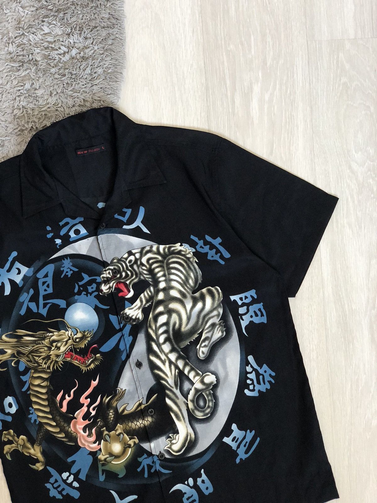 Japanese Brand × Vintage Vintage Japanese Style Tiger Dragon Print Y2K Shirt Size US L / EU 52-54 / 3 - 2 Thumbnail
