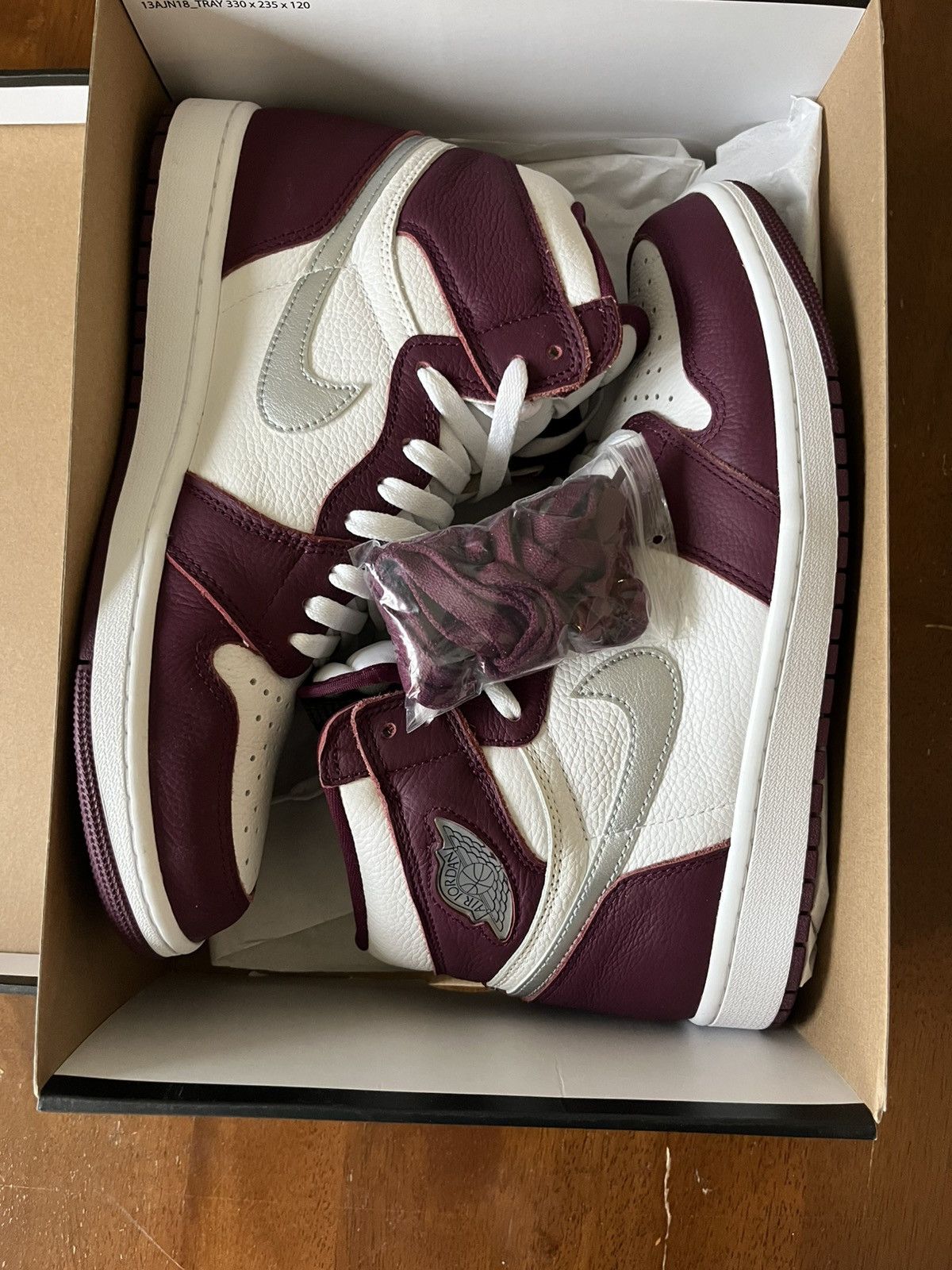 Jordan Brand × Nike Air Jordan 1 Bordeaux Size US 10.5 / EU 43-44 - 7 Thumbnail