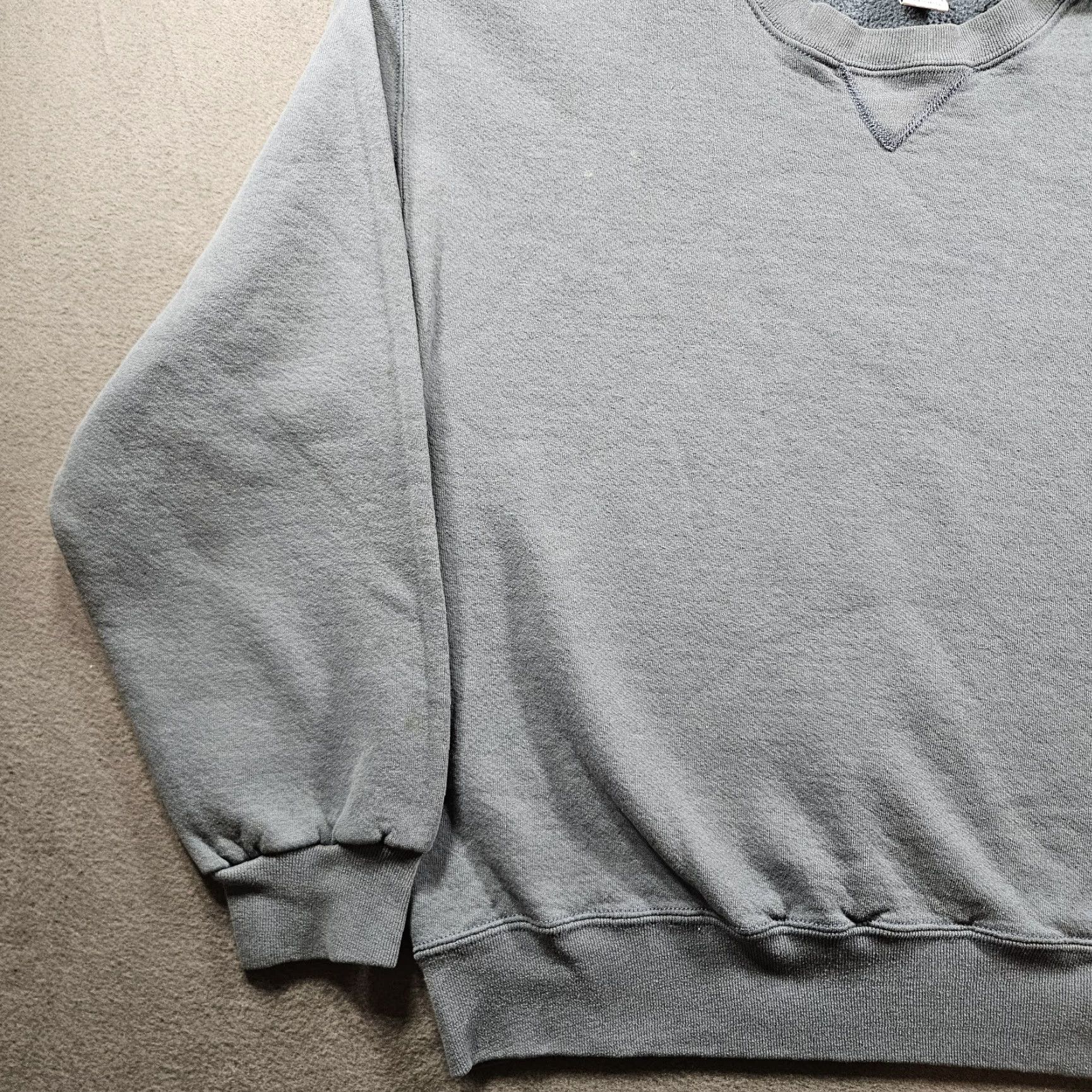 Russell Athletic VINTAGE Russell Athletic Sweatshirt Crew Neck Blue 90s Mens L Distressed Cotton Fleece Pullover Standalone Size L Size US L / EU 52-54 / 3 - 4 Thumbnail