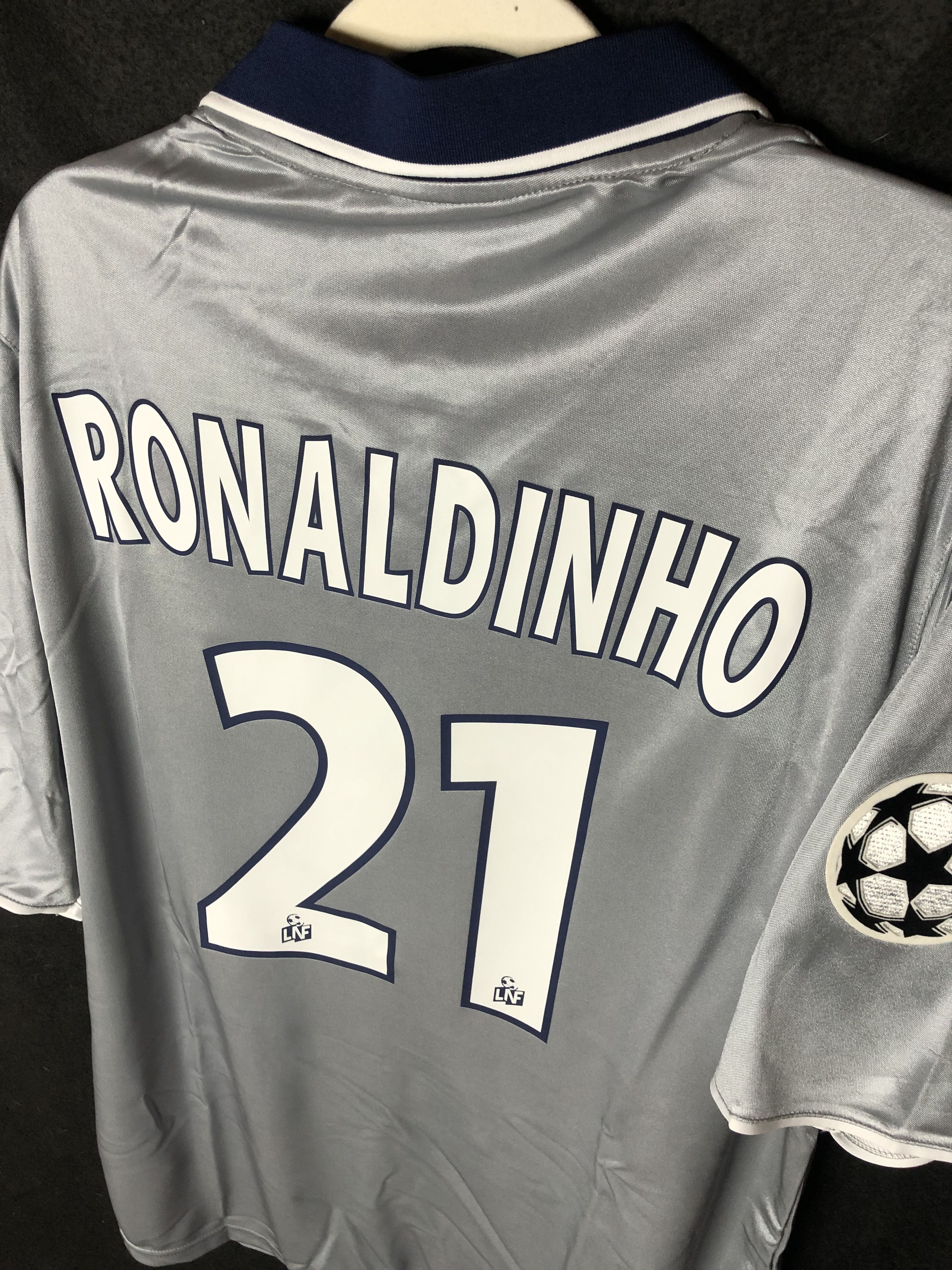 Vintage Ronaldinho Gray #21 Vintage Soccer Jersey Size US XL / EU 56 / 4 - 3 Thumbnail