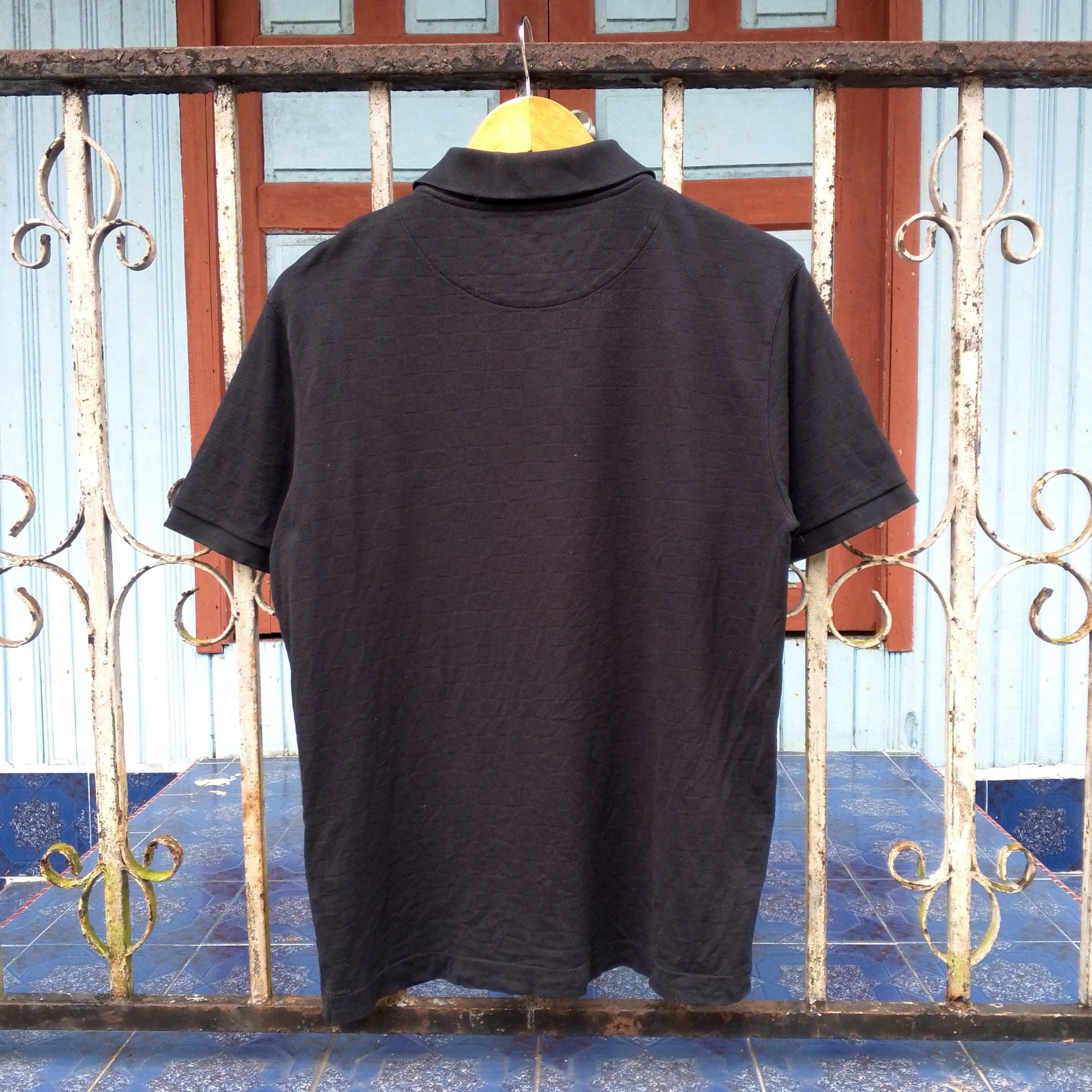 Louis Vuitton Louis Vuitton Monogram Black on Black Logo Polo Size US M / EU 48-50 / 2 - 2 Thumbnail