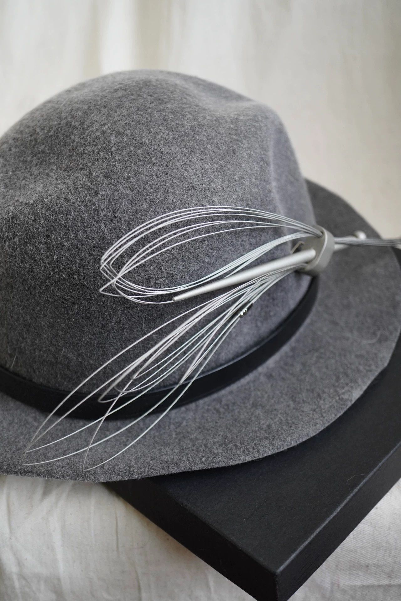 Issey Miyake Issey Miyake 1980s Iron Peacock Feather Brooch Size ONE SIZE - 1 Thumbnail