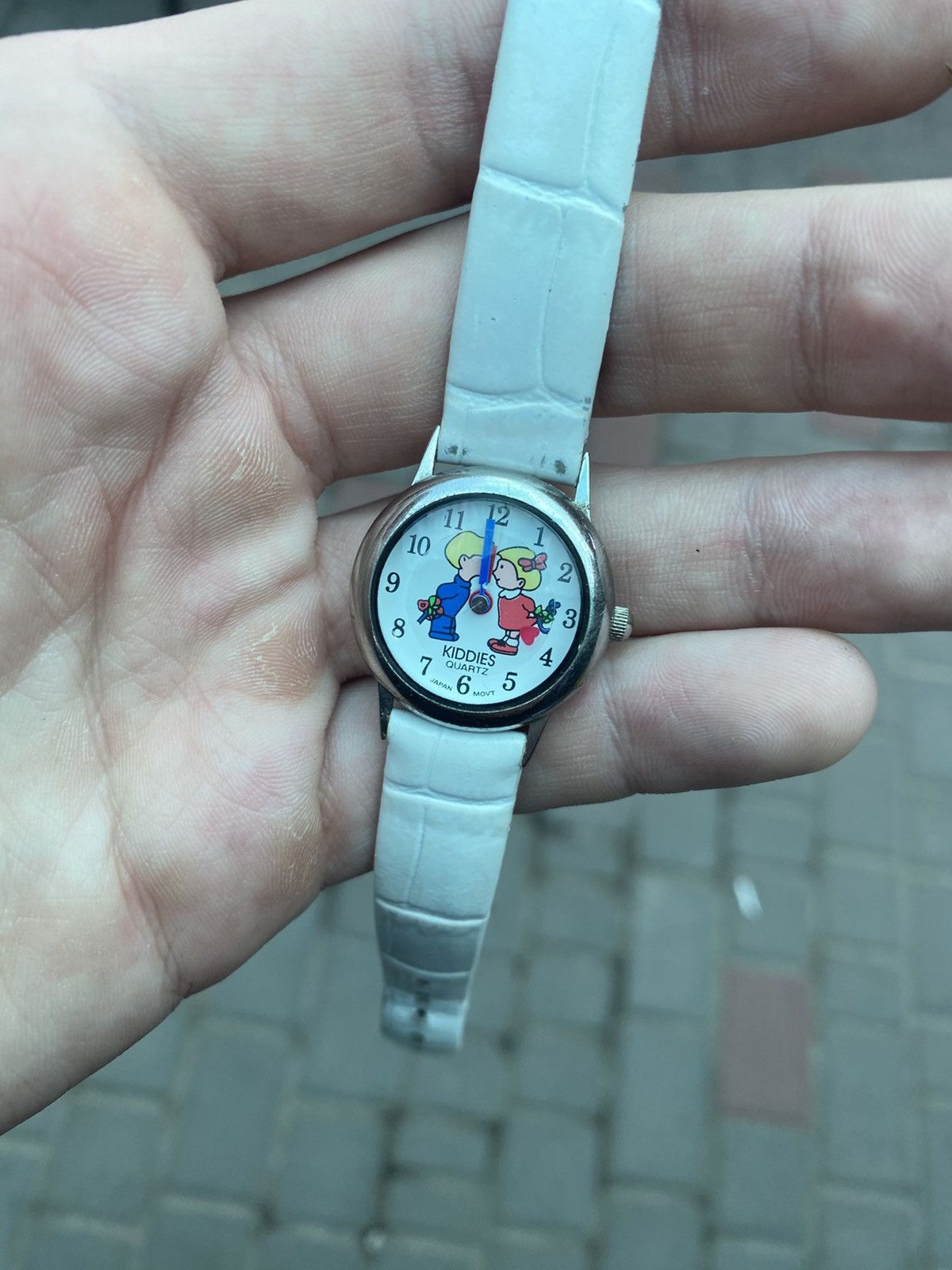 Japanese Brand Rare Retro Kiddies Quartz Watch Kissing Couple Japanese Size ONE SIZE - 7 Thumbnail