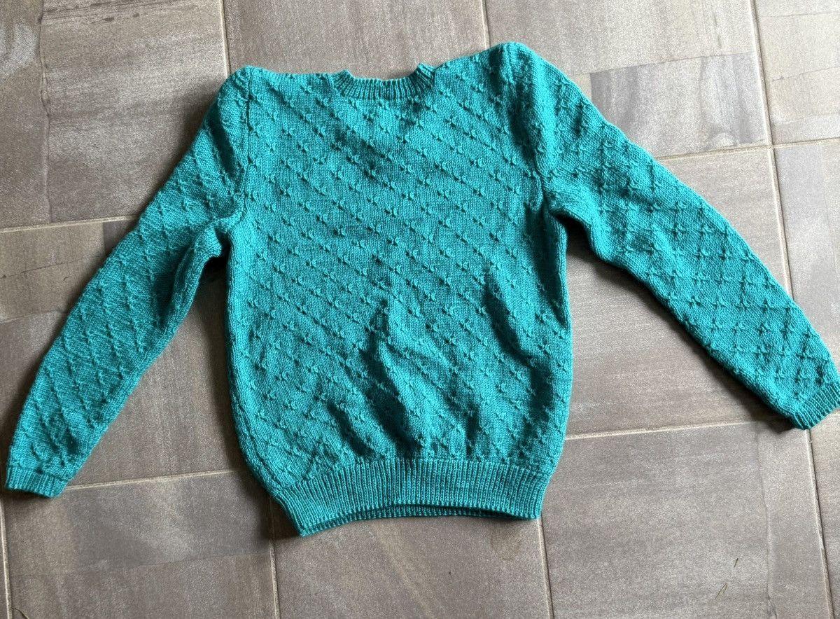 Handmade Handmade sweater with voluminous shoulders and a V-neck. Size XS / US 0-2 / IT 36-38 - 2 Thumbnail