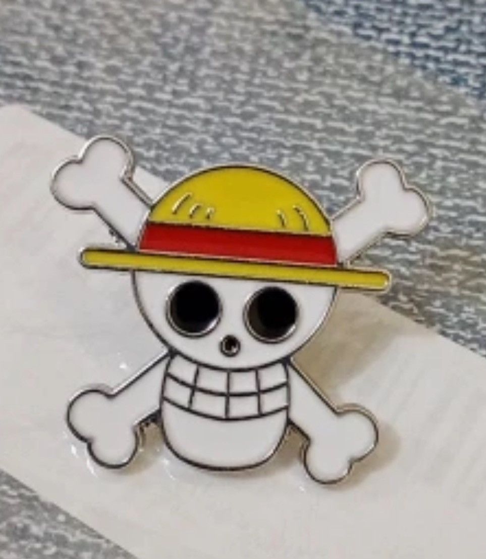 Vintage Skull X bone enamel pin Size ONE SIZE - 1 Thumbnail