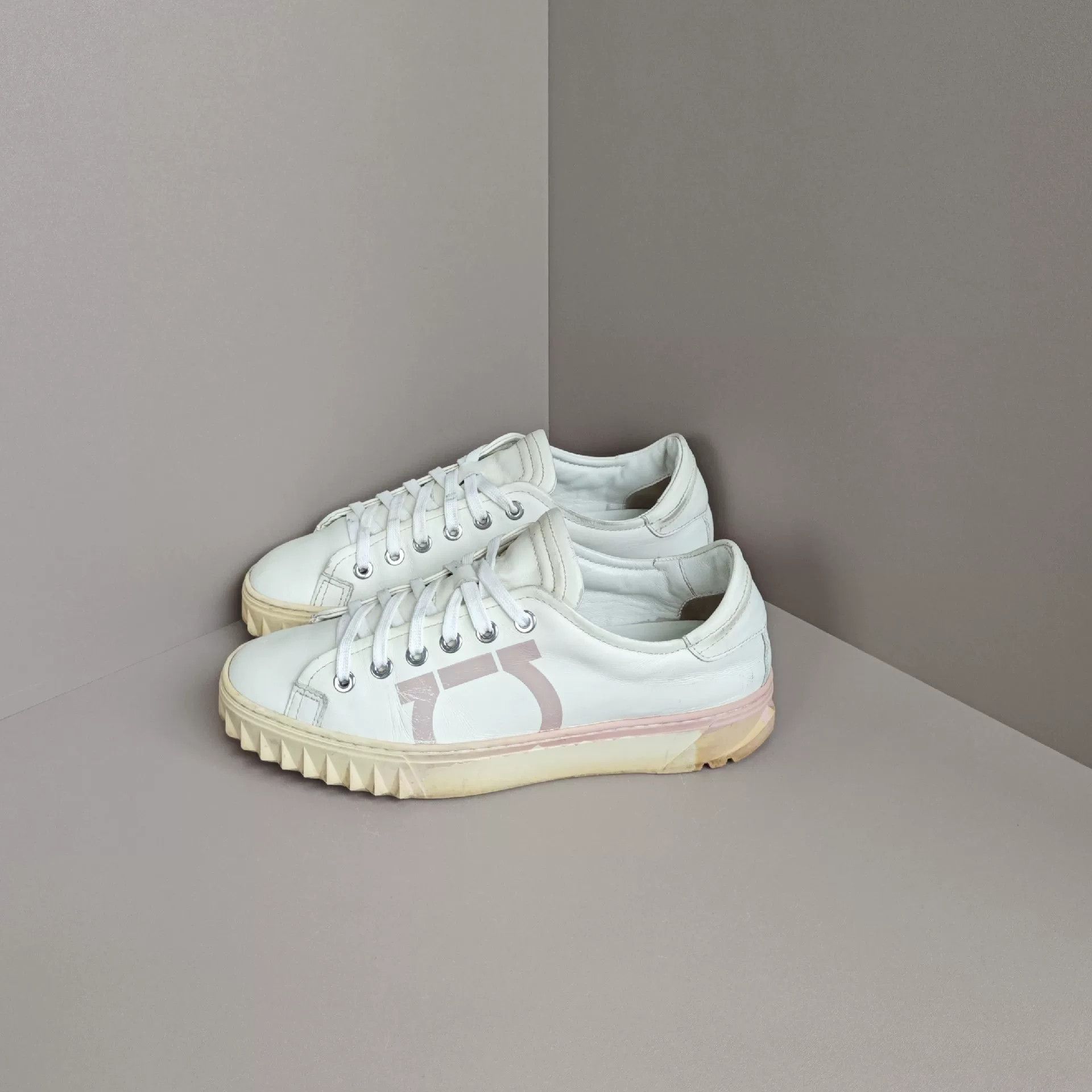Salvatore Ferragamo Salvatore Ferragamo Lowtop Sneakers us_6 Women Size US 6 / IT 36 - 1 Thumbnail