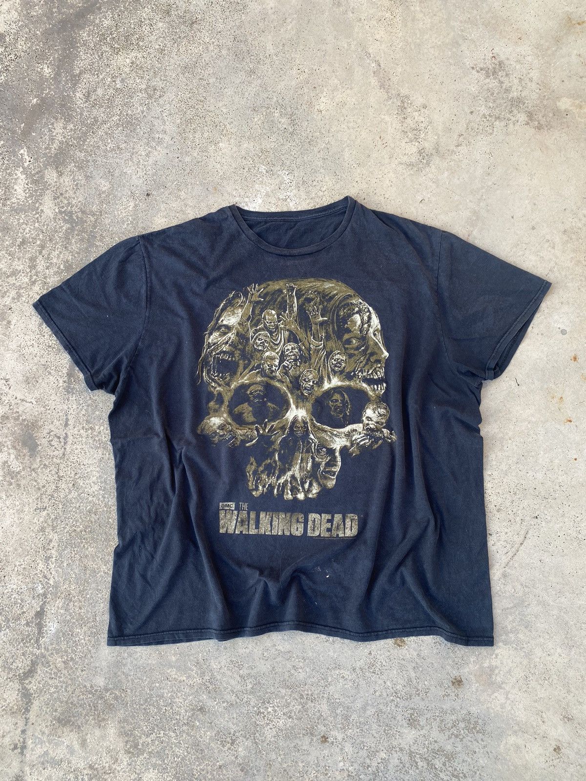 Vintage 2000s Faded Black The Walking Dead Zombie Graphic Tees Size US XL / EU 56 / 4 - 1 Thumbnail