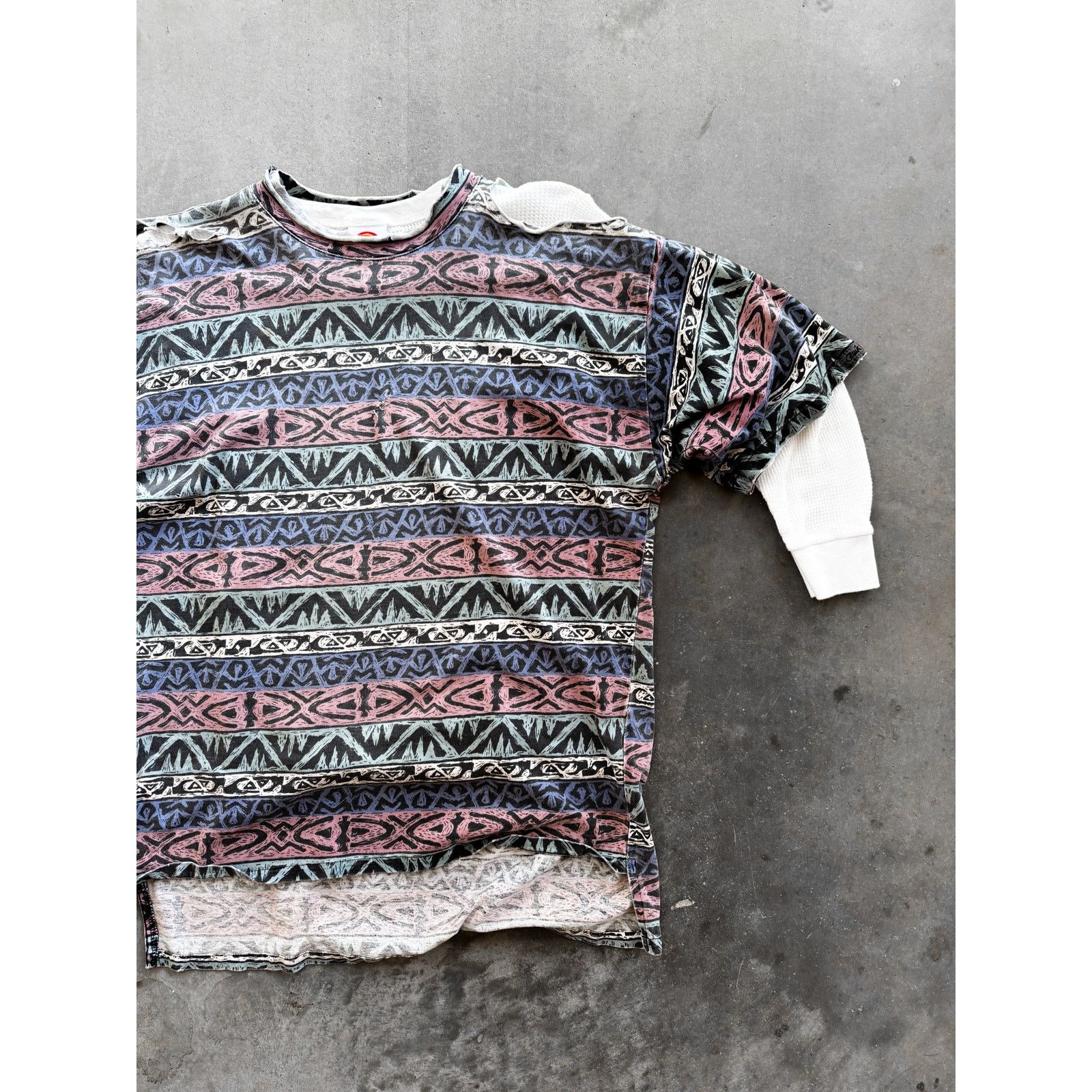 Quicksilver 1990s Thrashed Quicksilver Patterned Logo Tee Size XL Size US XL / EU 56 / 4 - 2 Thumbnail