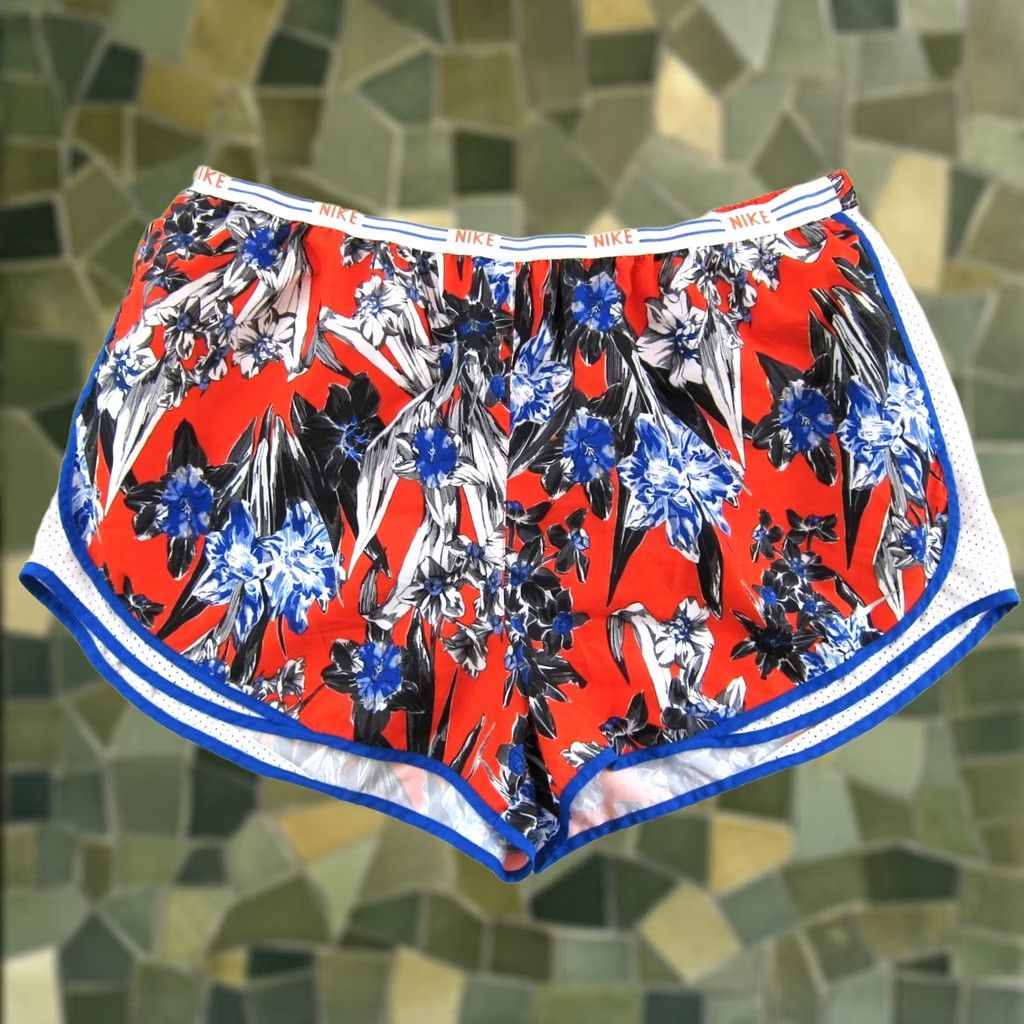 Nike Nike Red Blue White Black Floral Lined Elastic Waist Running Gym Shorts Woman 3X Size 40" / US 18 - 1 Thumbnail