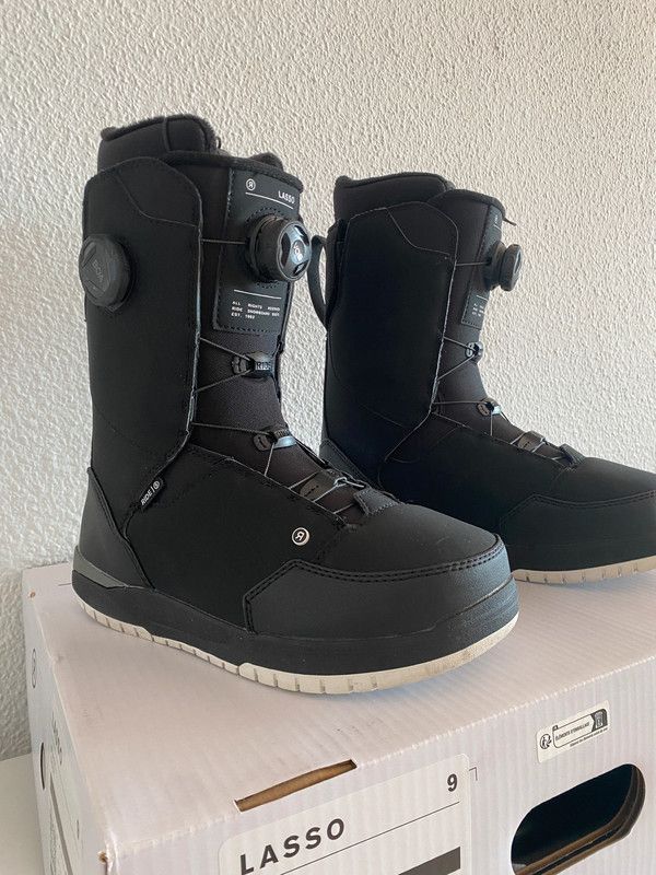 Gear for Sports × Sports Specialties Botas de snowboard Ride Lasso Black Size US 9 / EU 42 - 14 Thumbnail