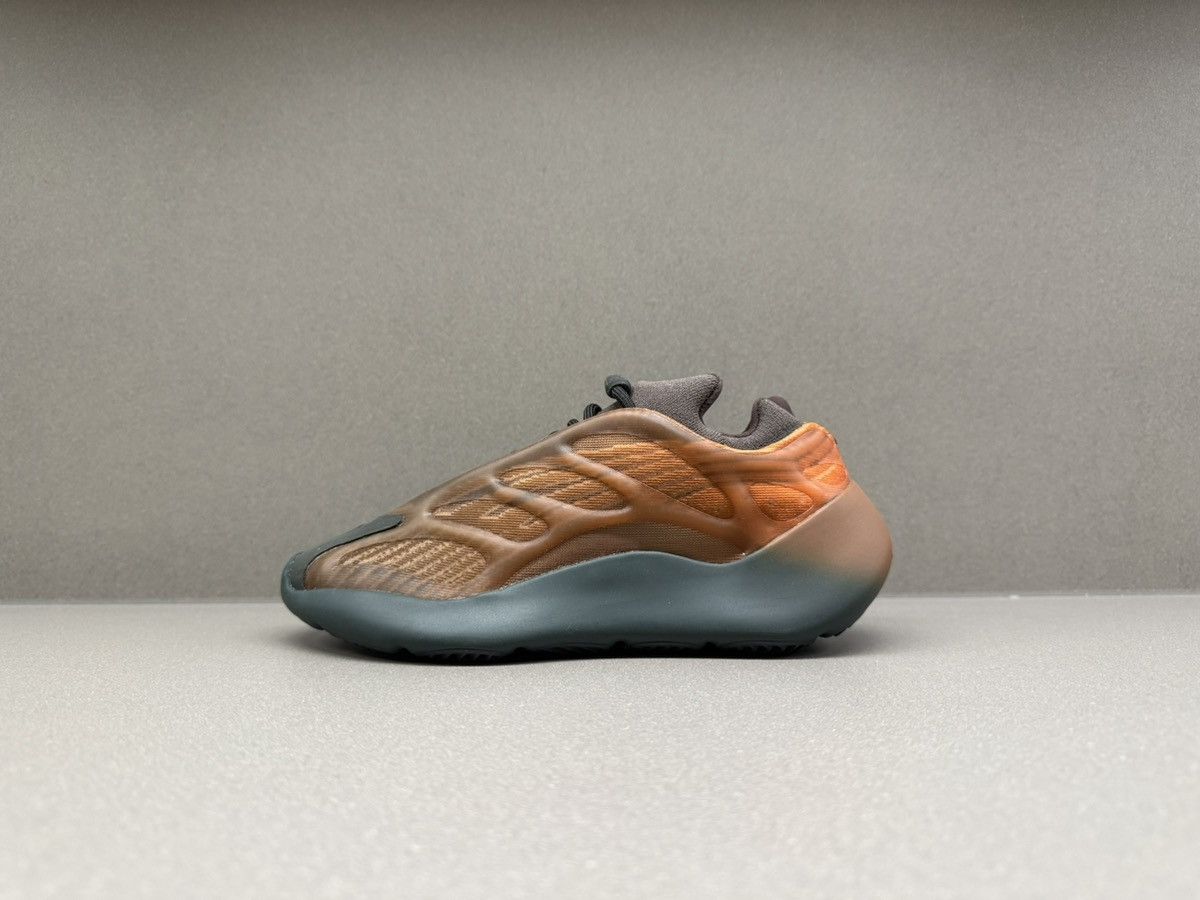 Yeezy Adidas Yeezy 700 V3 Copper Fade Size US 5.5 / IT 35.5 - 5 Thumbnail