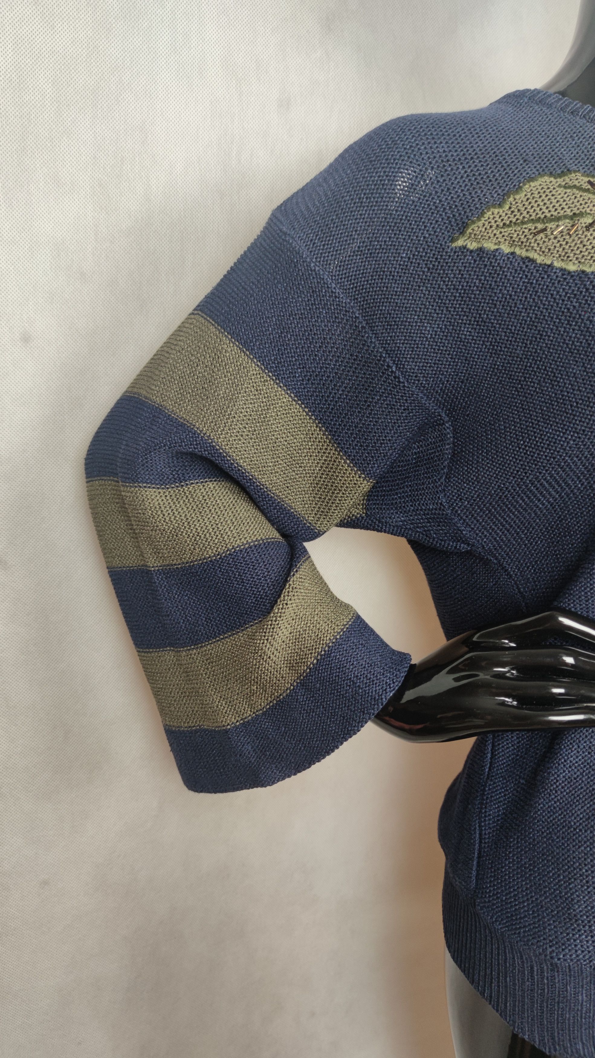 Escada × Vintage Vintage Escada Linen Blend Sweater | Palm Leaf Embellishment Size S / US 4 / IT 40 - 3 Thumbnail