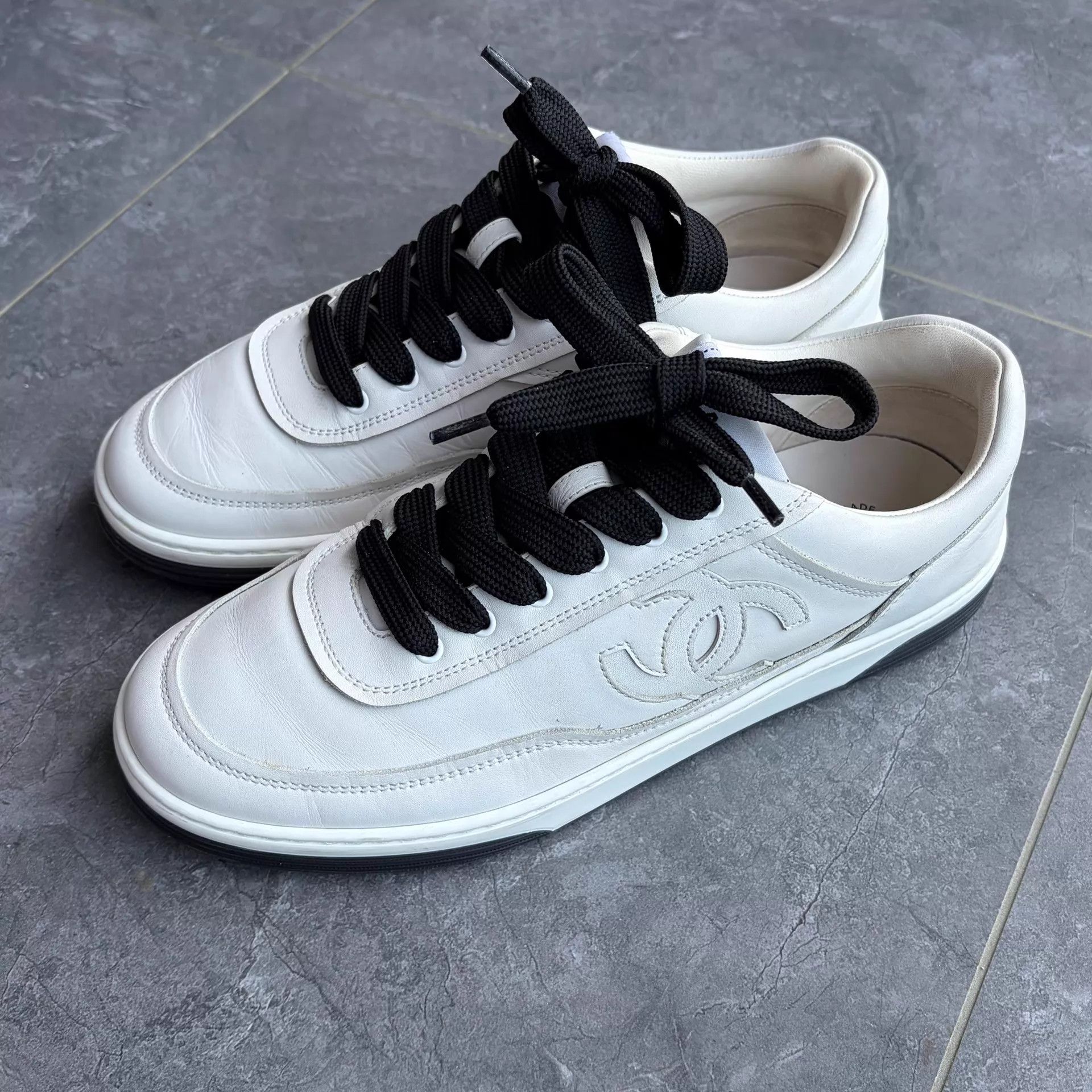 Chanel Chanel Sneaker 38.5 Lightly Worn Slight Sole Wear Size US 8 / IT 38 - 1 Thumbnail