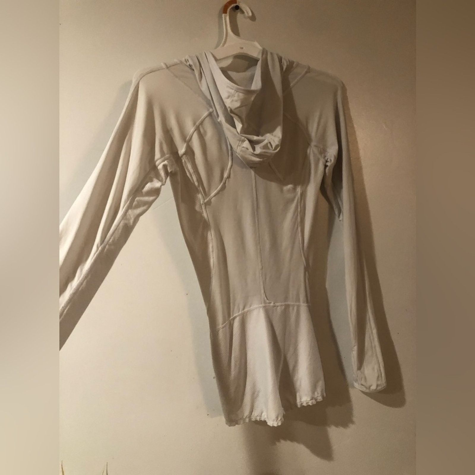 Lululemon Lululemon sports top with hoodie Size S / US 4 / IT 40 - 8 Thumbnail