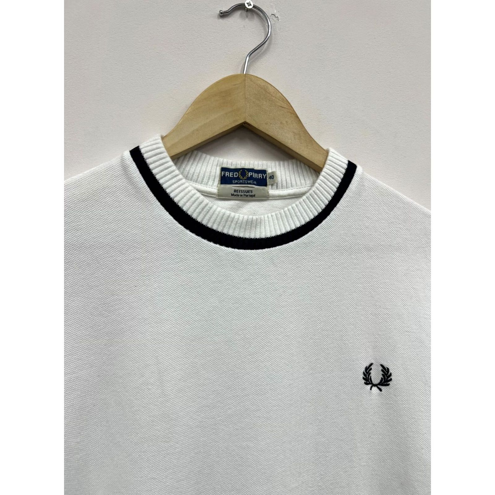 Fred Perry Fred Perry Shirt Mens S White Cotton Logo Crew Neck 40s Casual Short Sleeve Size US S / EU 44-46 / 1 - 2 Thumbnail