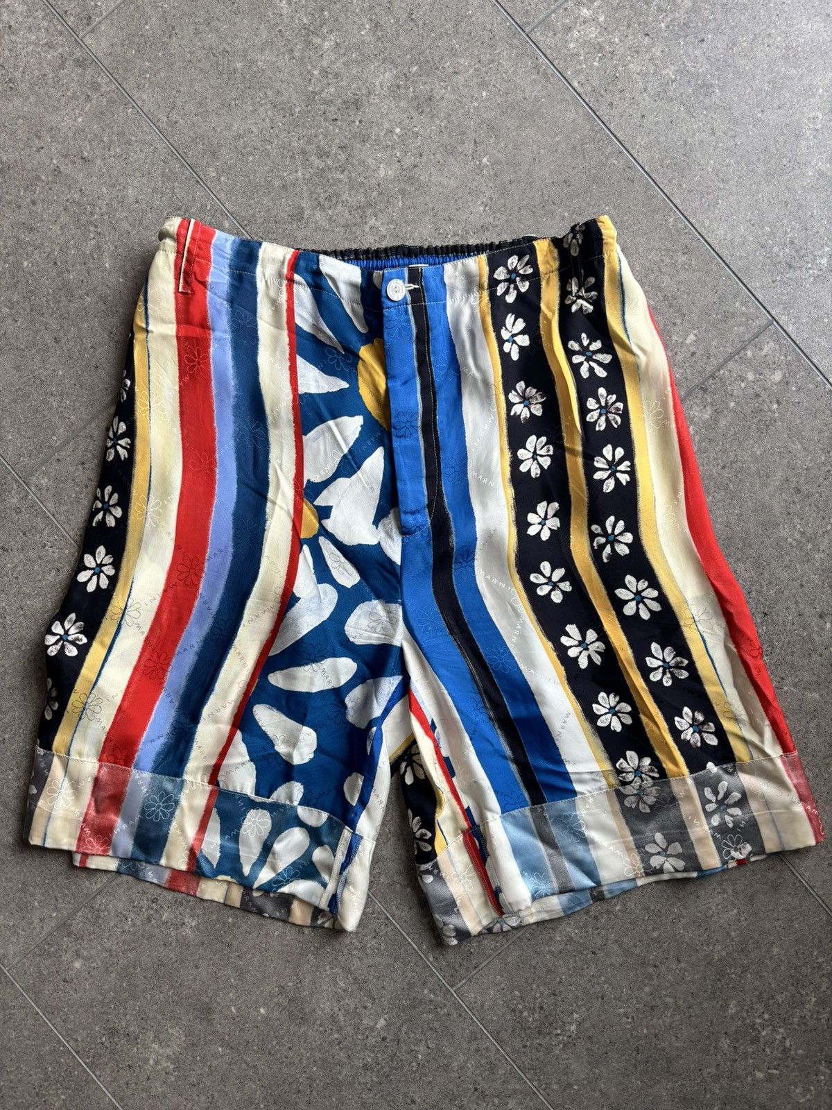 Marni MARNI SHORT FLORAL PRINT SIZE 48 Size US 40 / EU 56 - 1 Thumbnail