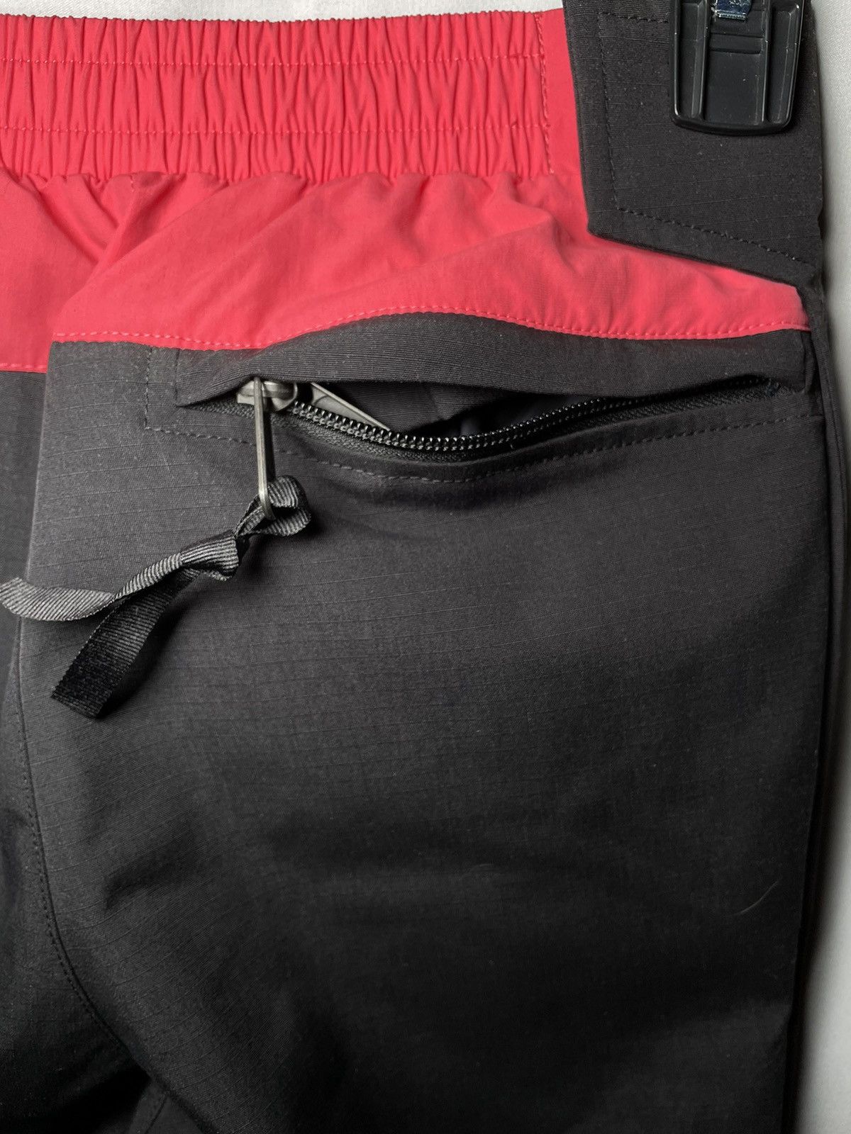 Gucci × The North Face Gucci x The North Face Nylon Pants Size 25" / US 0 / IT 36 - 11 Thumbnail