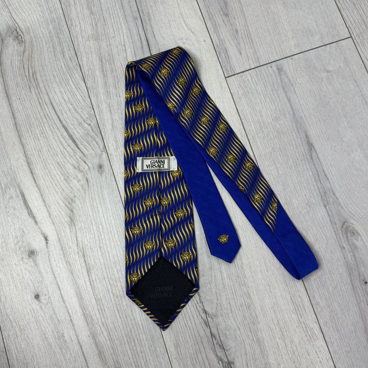 Versace Sensational GIANNI VERSACE Gold Medusa Spirals Navy Silk Tie Size ONE SIZE - 3 Thumbnail