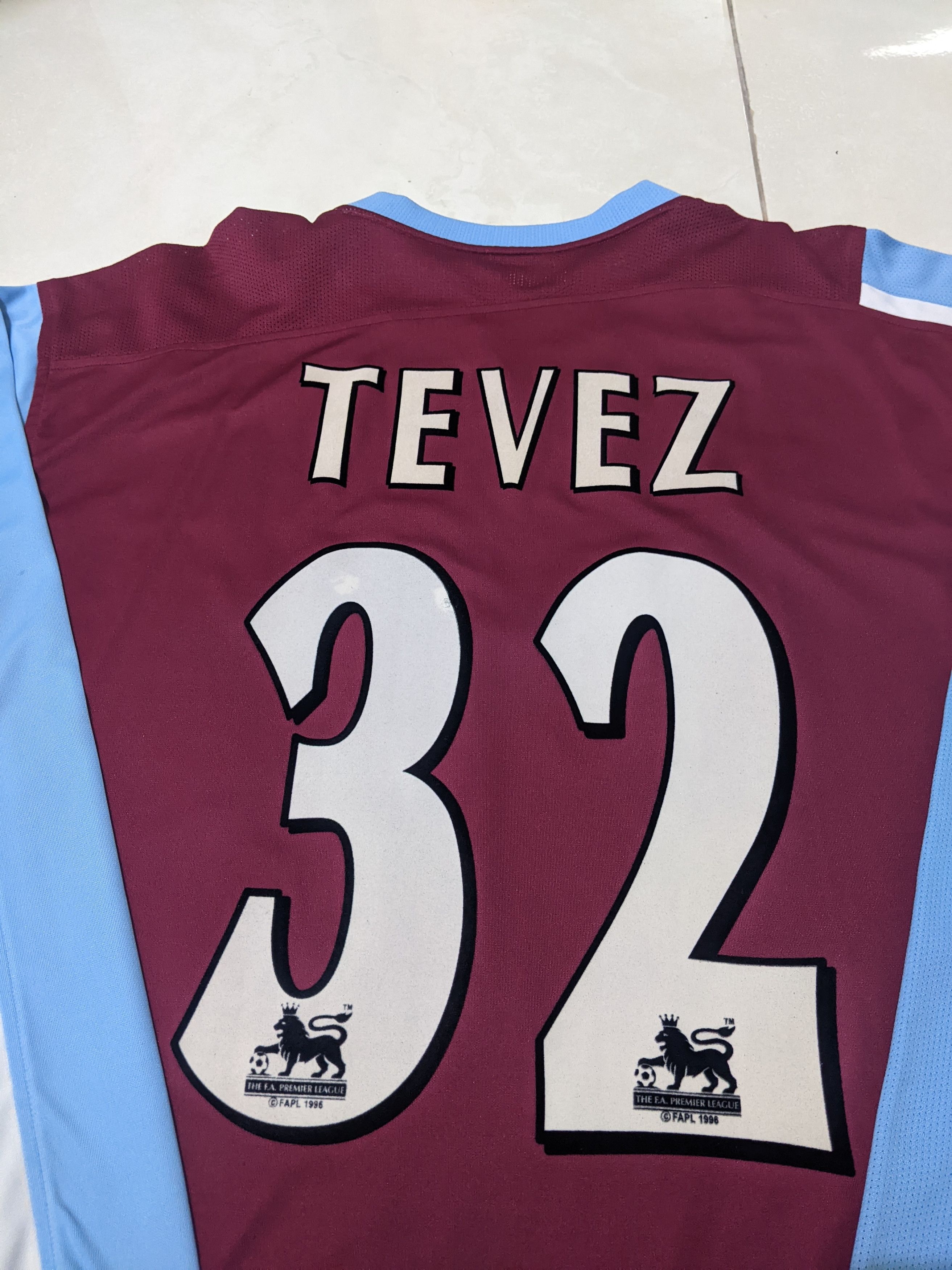 Reebok West ham 2005-07 home Tevez Jersey football shirt Size US L / EU 52-54 / 3 - 3 Thumbnail