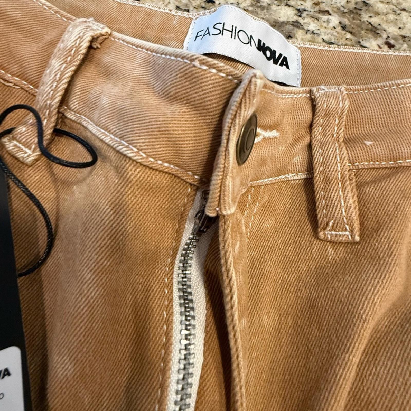 Fashion Nova Fashion Nova khaki tan cargo pants funky streetwear SZ 13 Size 30" / US 8 / IT 44 - 3 Thumbnail