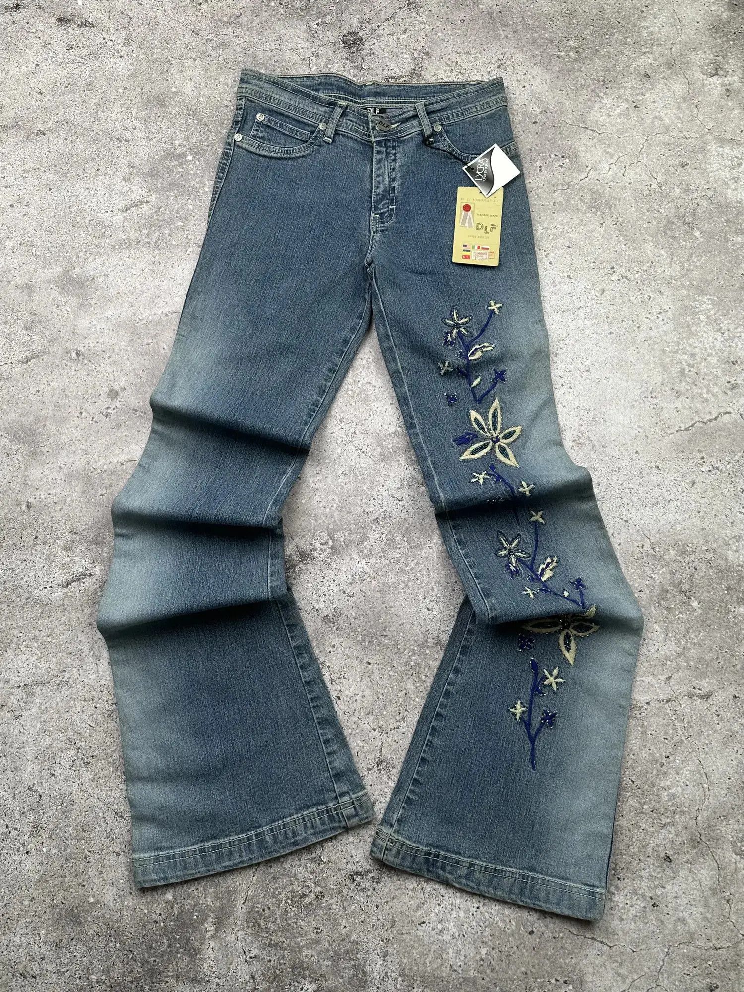 Japanese Brand Vintage Flare Embroidered Print Jeans C217(V616) Size 25" / US 0 / IT 36 - 1 Thumbnail