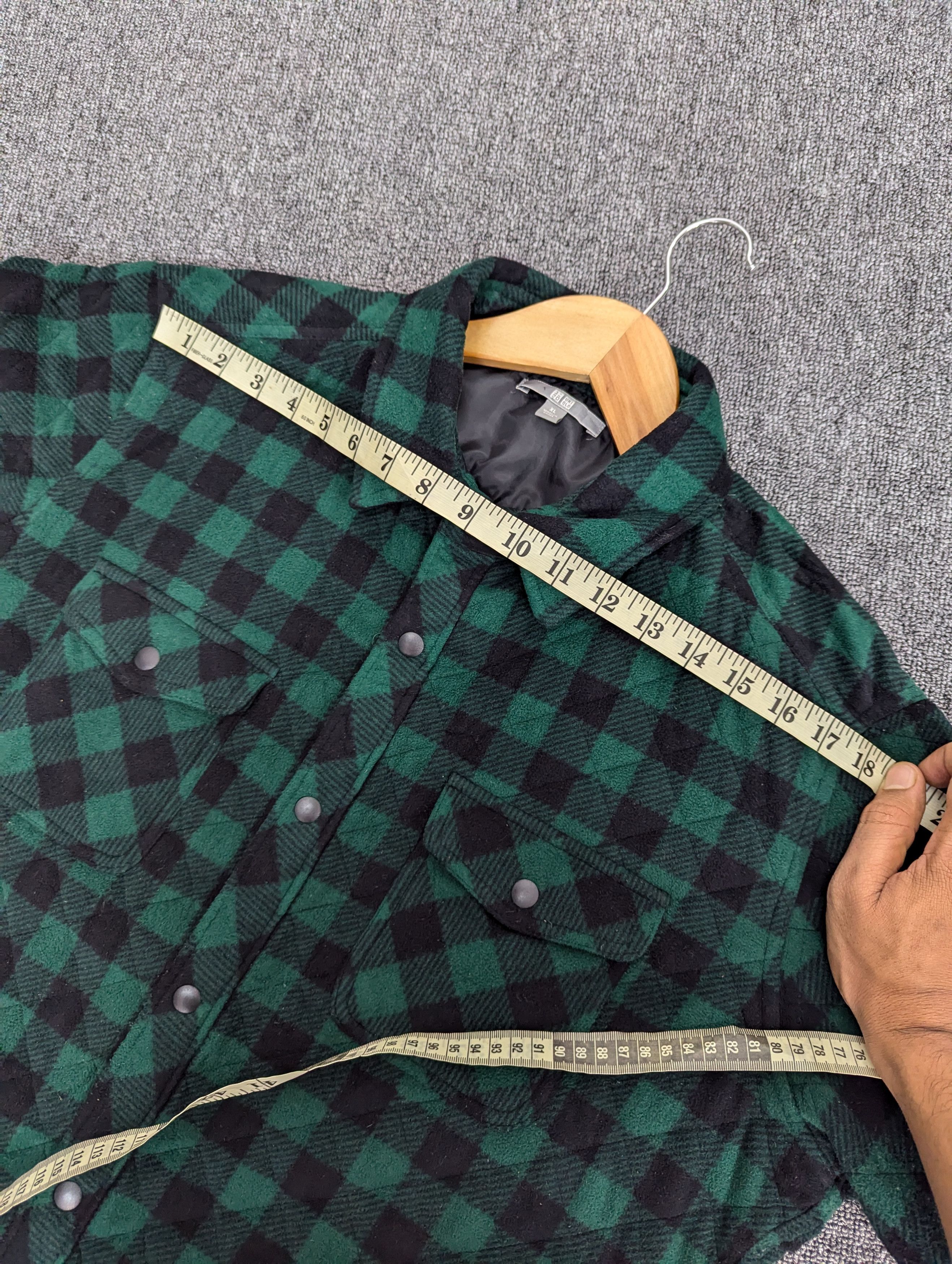 Flannel Uniqlo Quilted Checkered Box Flannel Jacket Size US XL / EU 56 / 4 - 17 Thumbnail