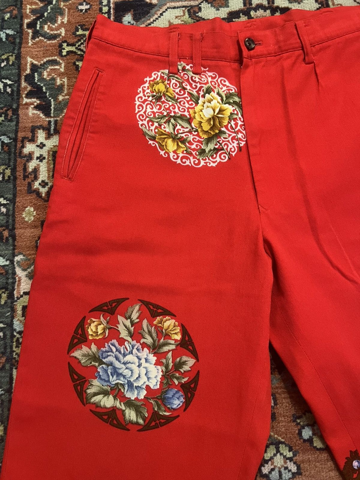 Yohji Yamamoto Yohji Yamamoto Pour Homme SS96 Red Medallion Printed Shorts Size US 32 / EU 48 - 2 Thumbnail