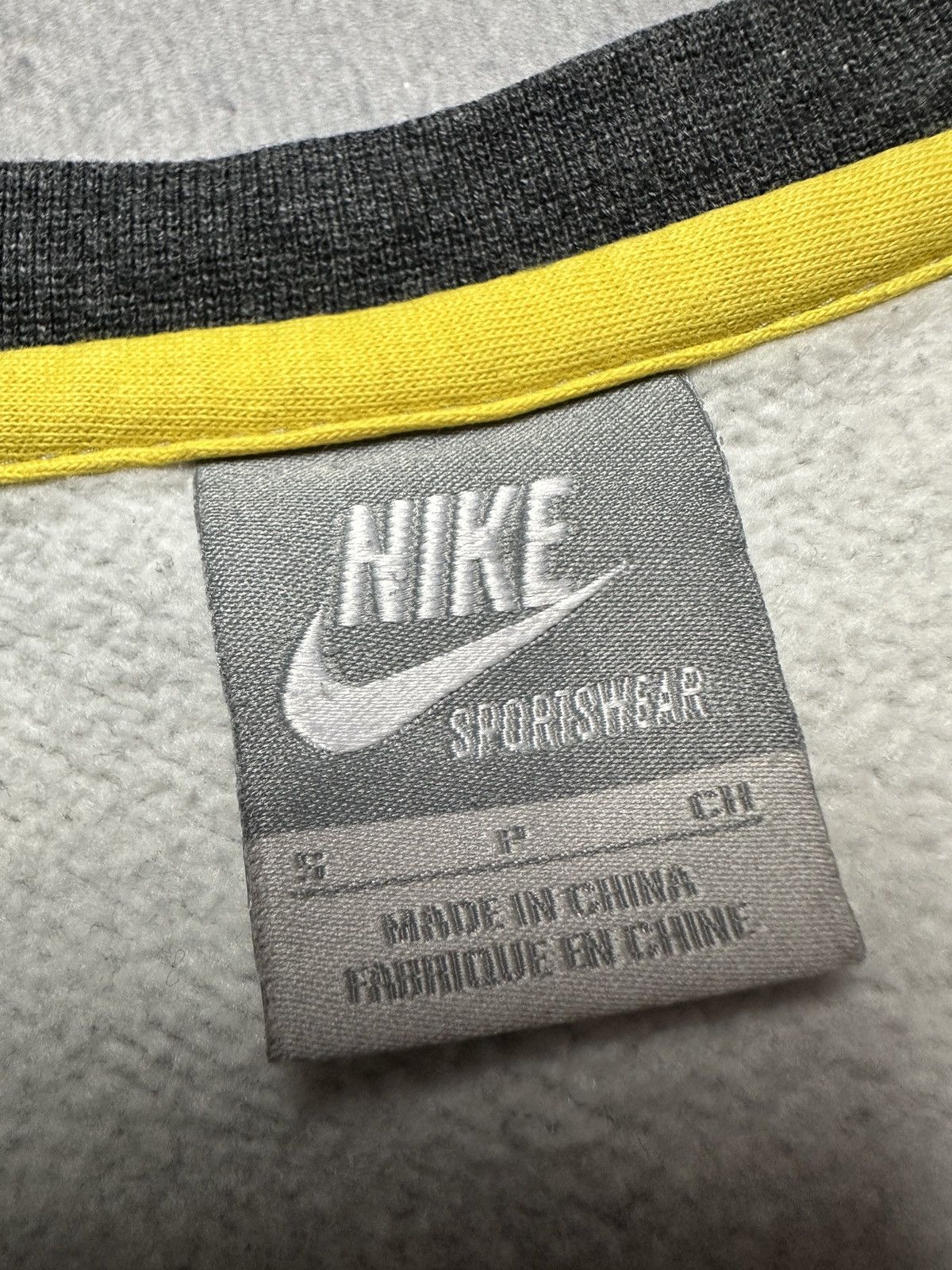 Nike Vintage Crewneck Nike boxy small swoosh y2k 90s logo USA 00s Size US S / EU 44-46 / 1 - 7 Thumbnail