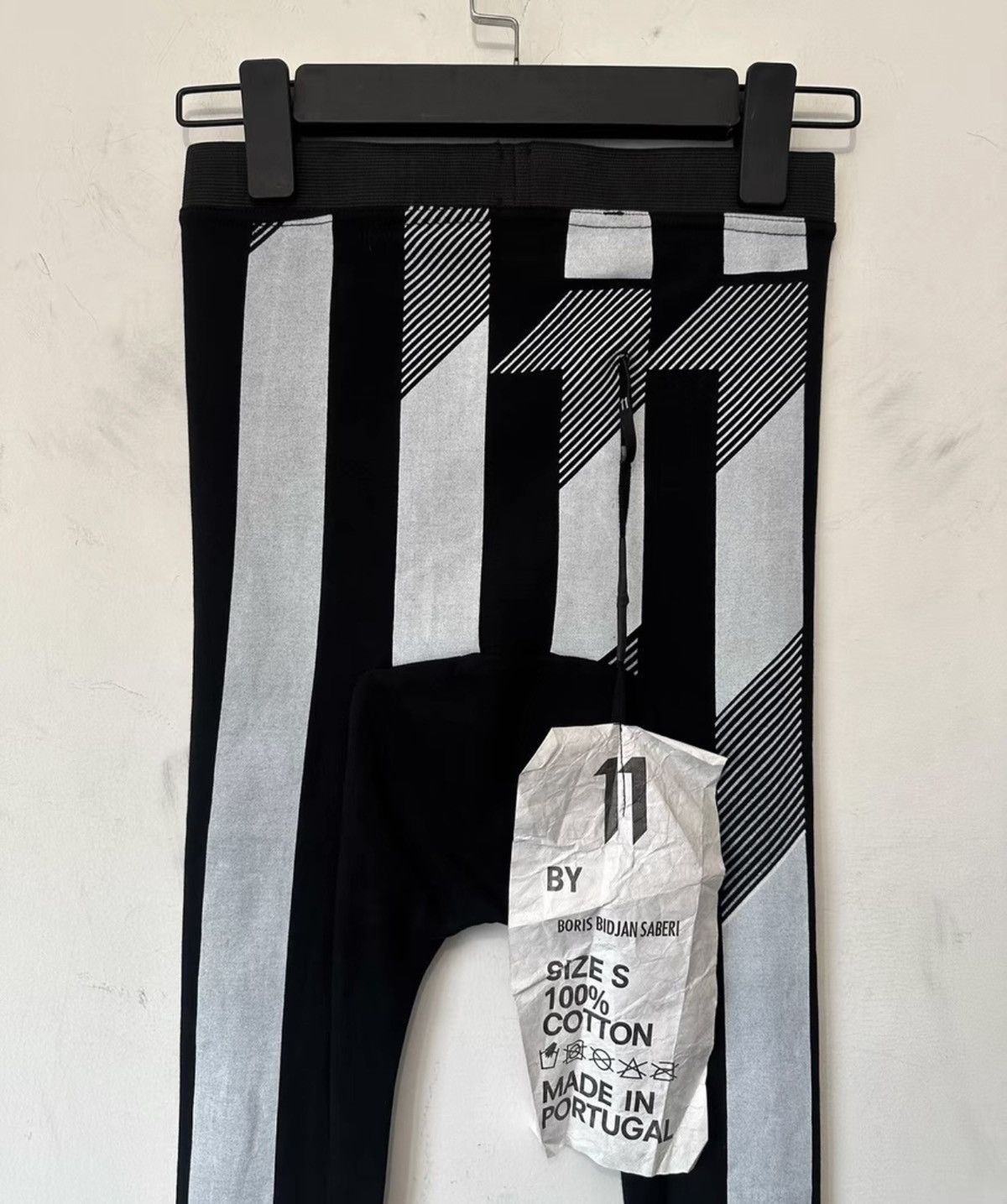 11 By Boris Bidjan Saberi 11 Boris Bidjan Saberi Printed aport legging Pants Size US 32 / EU 48 - 2 Thumbnail