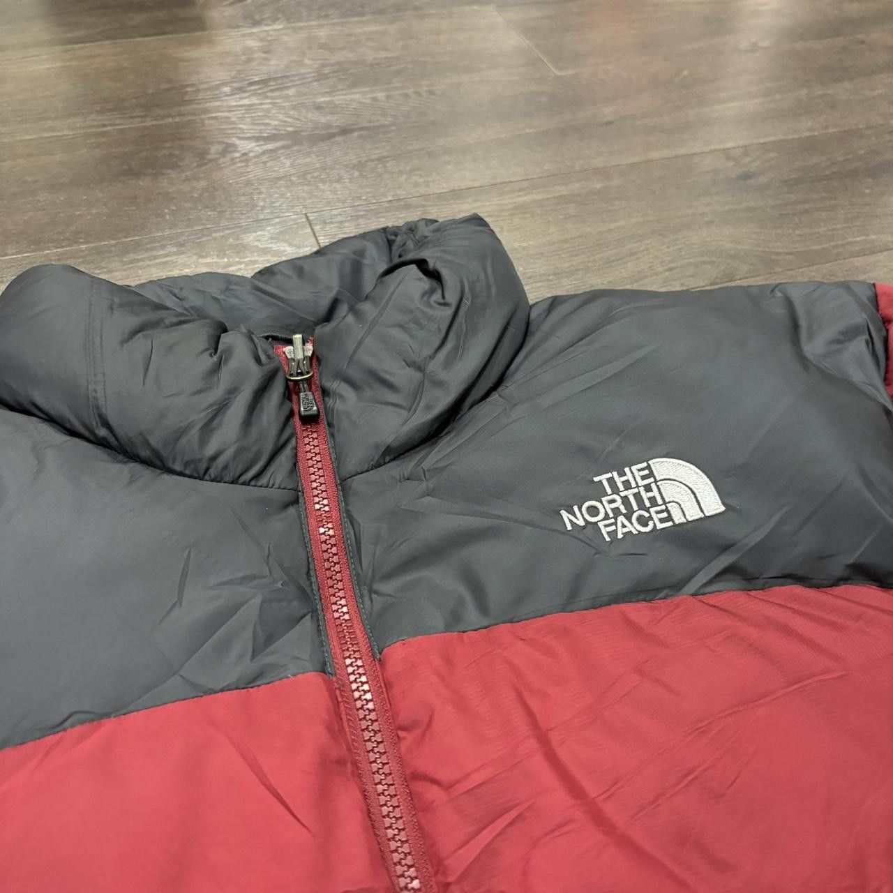 The North Face The North Face 700 puffer jacket nuptse M Red Grey Size US M / EU 48-50 / 2 - 2 Thumbnail