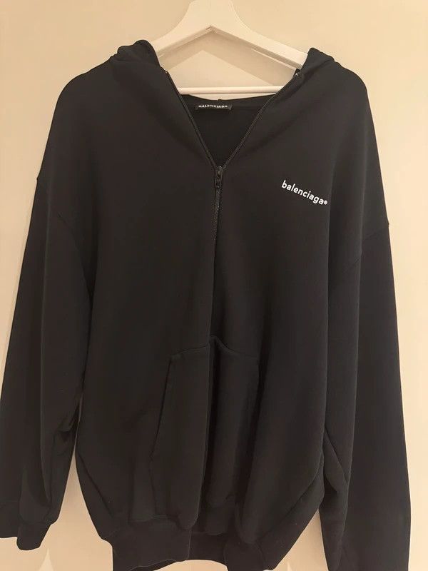 BALENCIAGA 24SS CROPPED HOODIE BLACK 【2】 BALENCIAGA 24SS CROPPED HOODIE BALENCIAGA 24SS CROPPED HOODIE